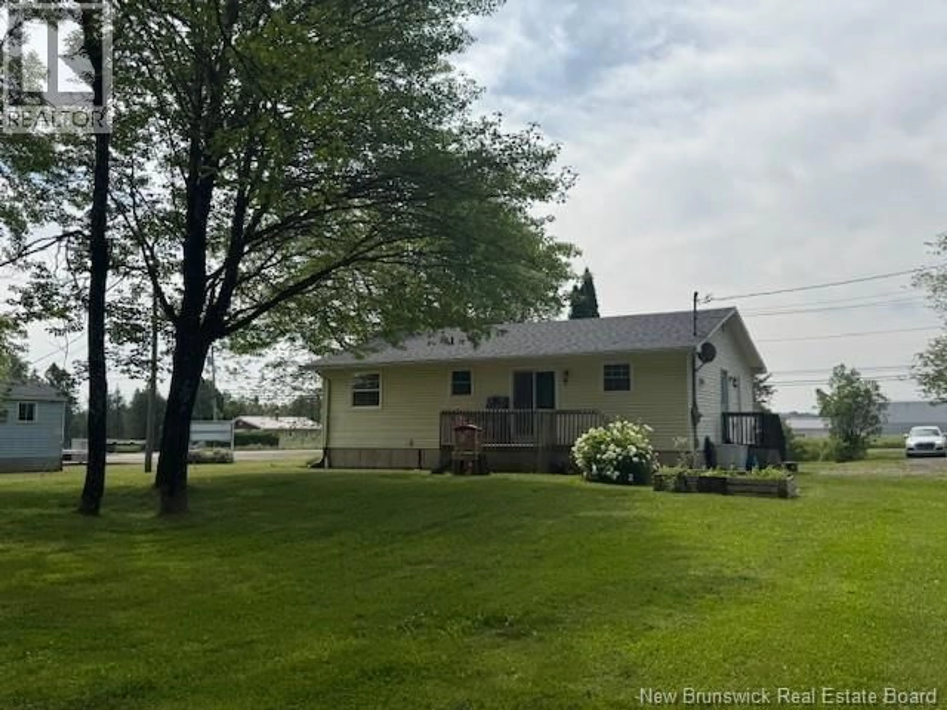 A pic from outside/outdoor area/front of a property/back of a property/a pic from drone, water/lake/river/ocean view for 41 KING STREET, Petitcodiac New Brunswick E4Z4J4