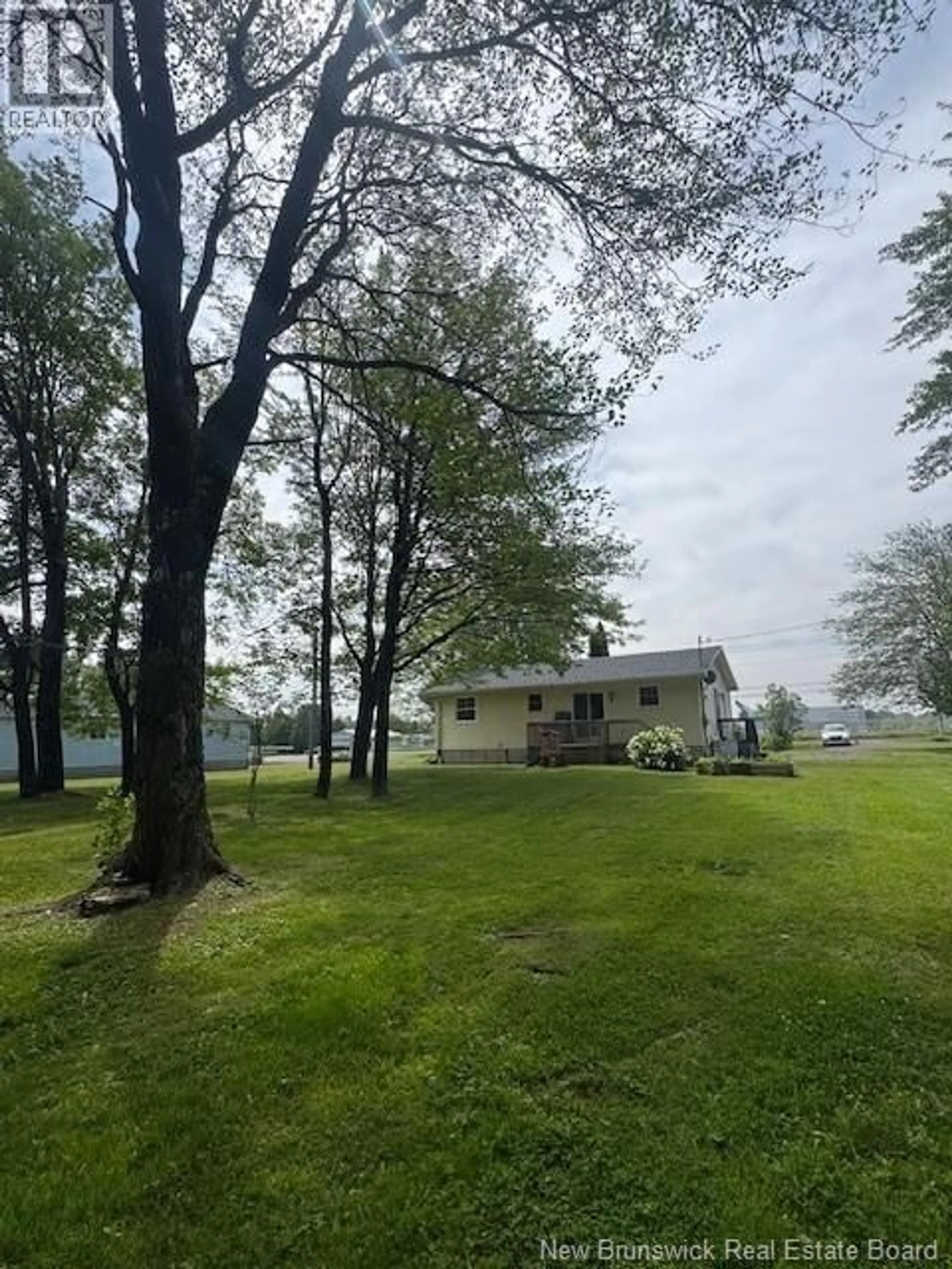 A pic from outside/outdoor area/front of a property/back of a property/a pic from drone, water/lake/river/ocean view for 41 KING STREET, Petitcodiac New Brunswick E4Z4J4