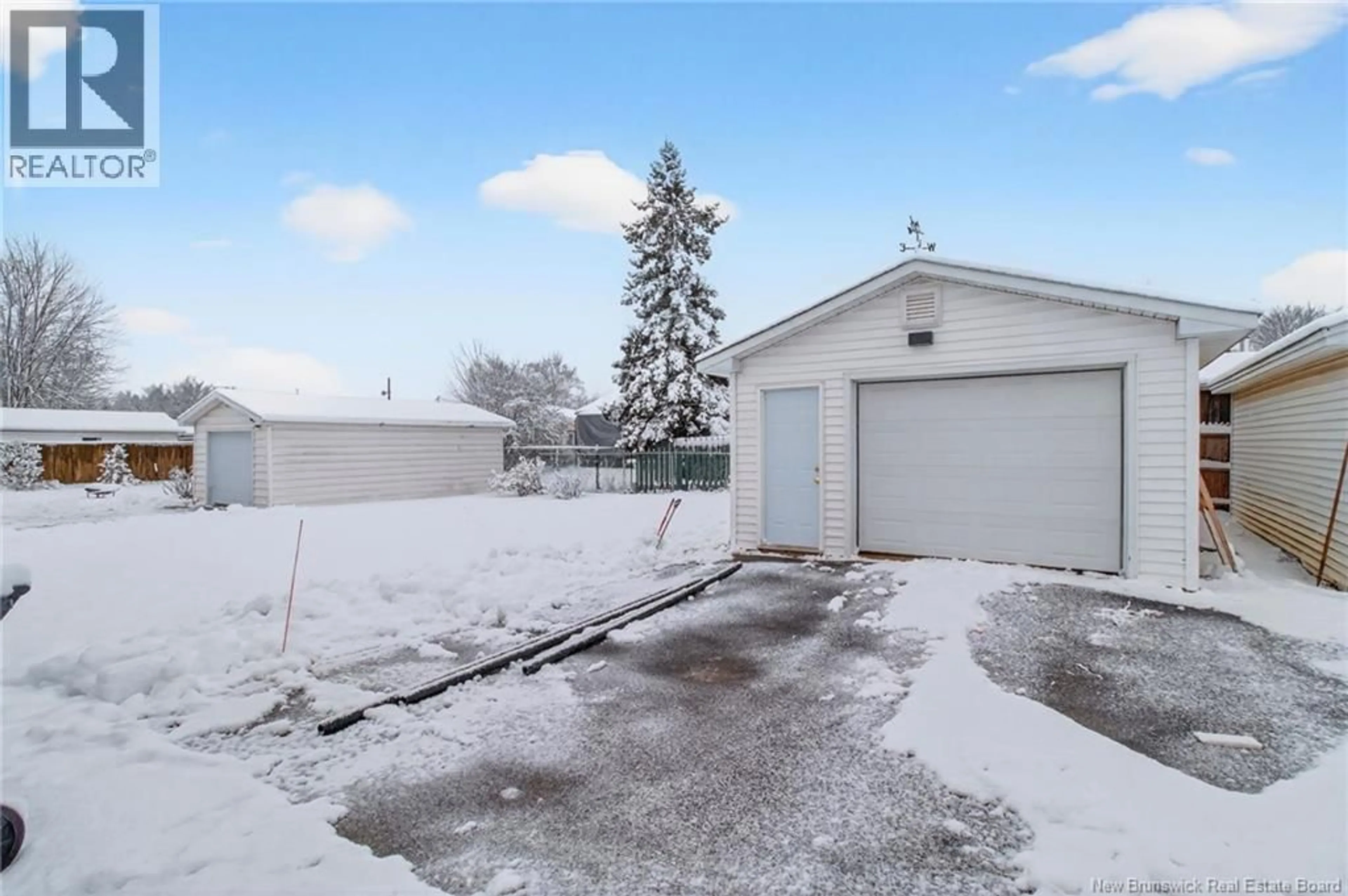 Indoor garage for 222 WHITNEY AVENUE, Moncton New Brunswick E1C8E2