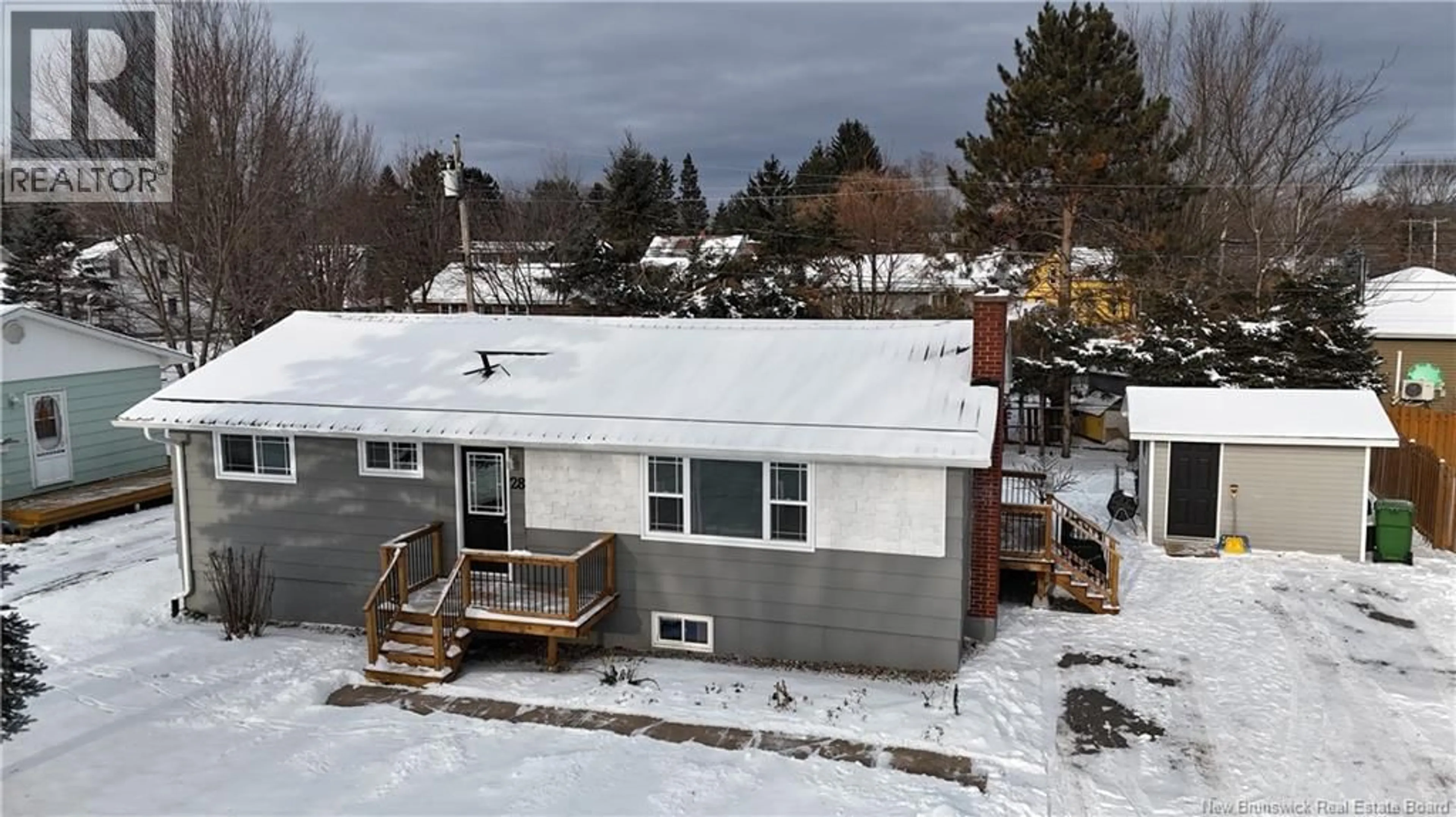 A pic from outside/outdoor area/front of a property/back of a property/a pic from drone, building for 28 HURON AVENUE, Fredericton New Brunswick E3A1J7