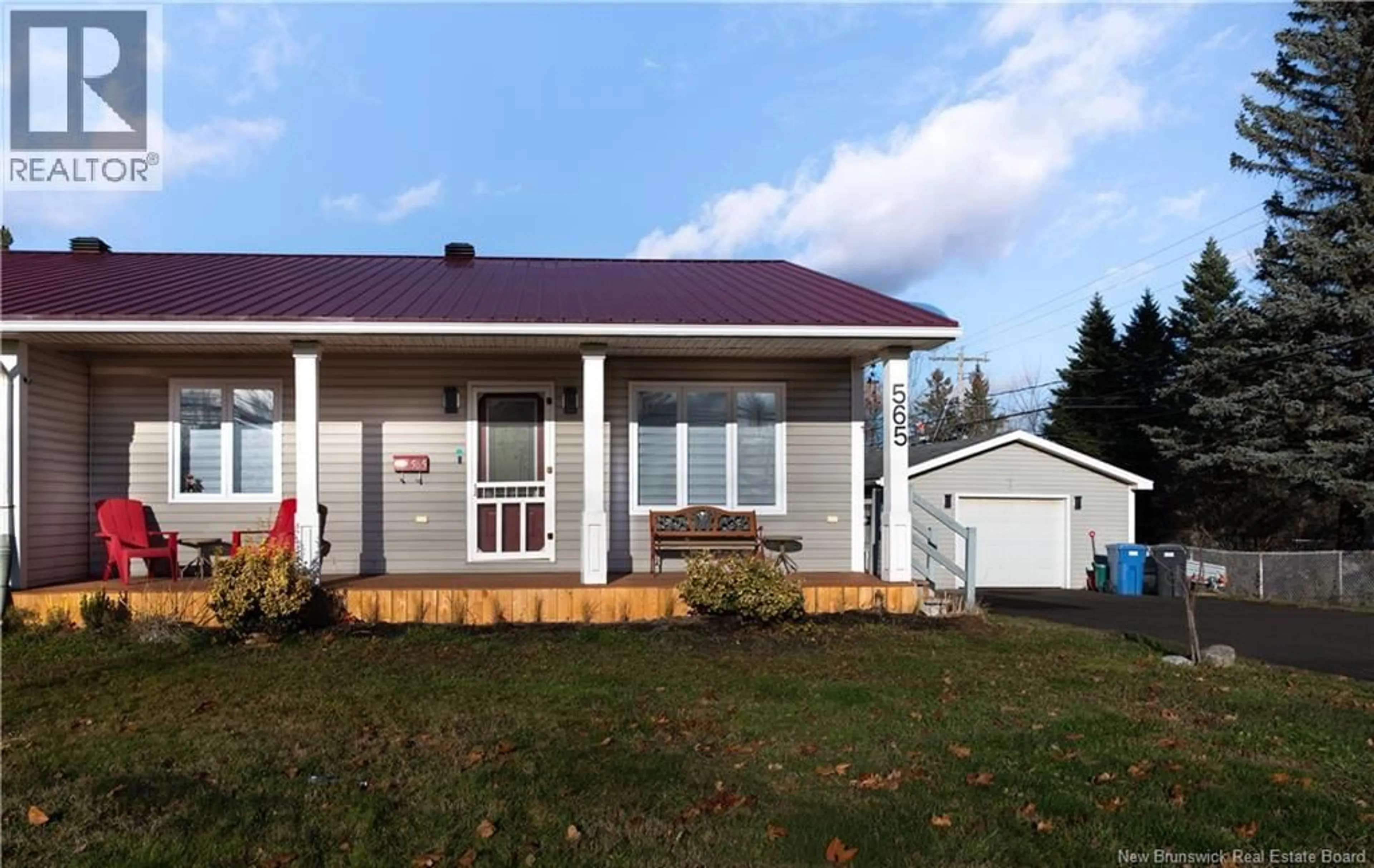 Home with vinyl exterior material, building for 565 HILLSBOROUGH, Riverview New Brunswick E1B3T8