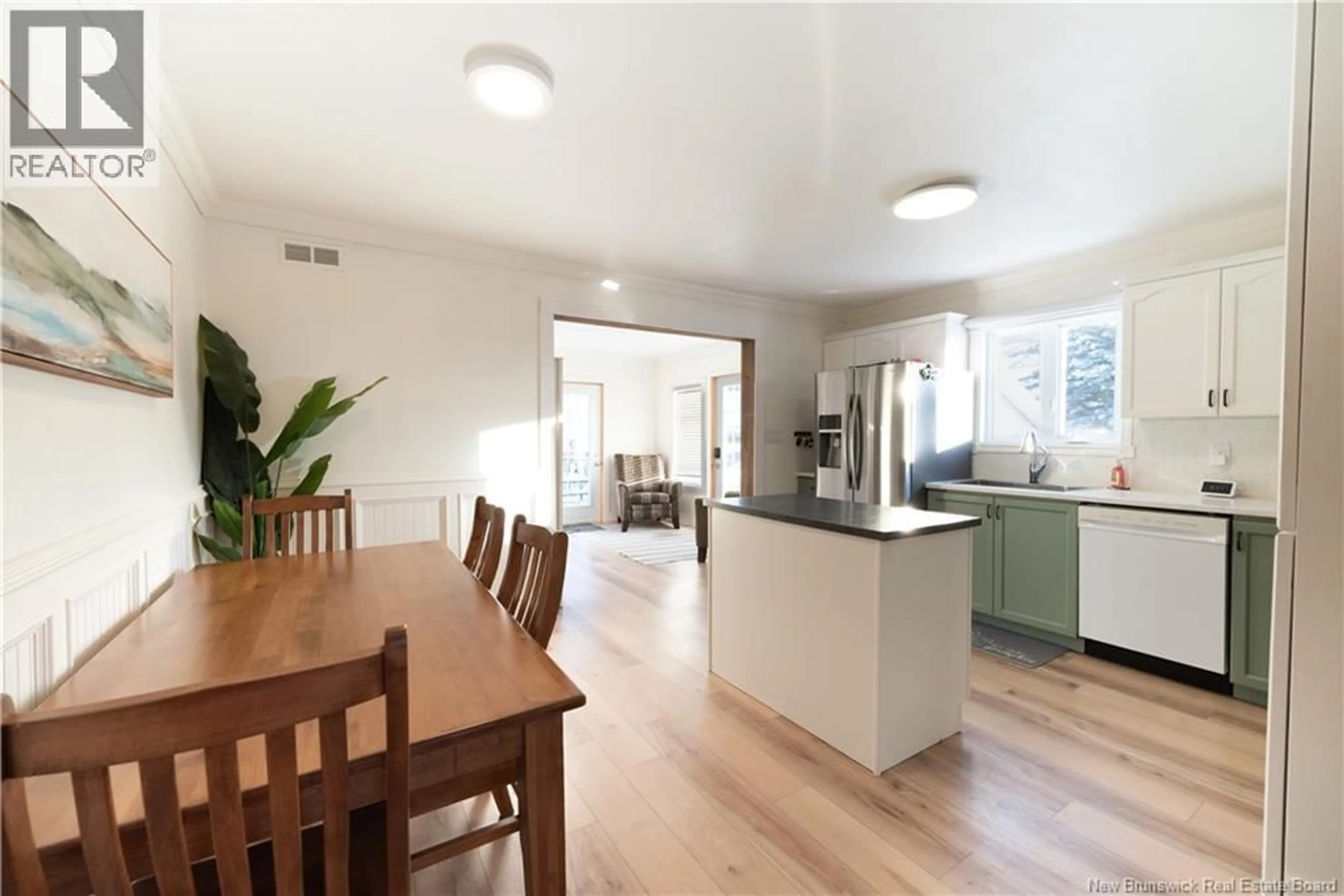 Open concept kitchen, wood/laminate floor for 565 HILLSBOROUGH, Riverview New Brunswick E1B3T8