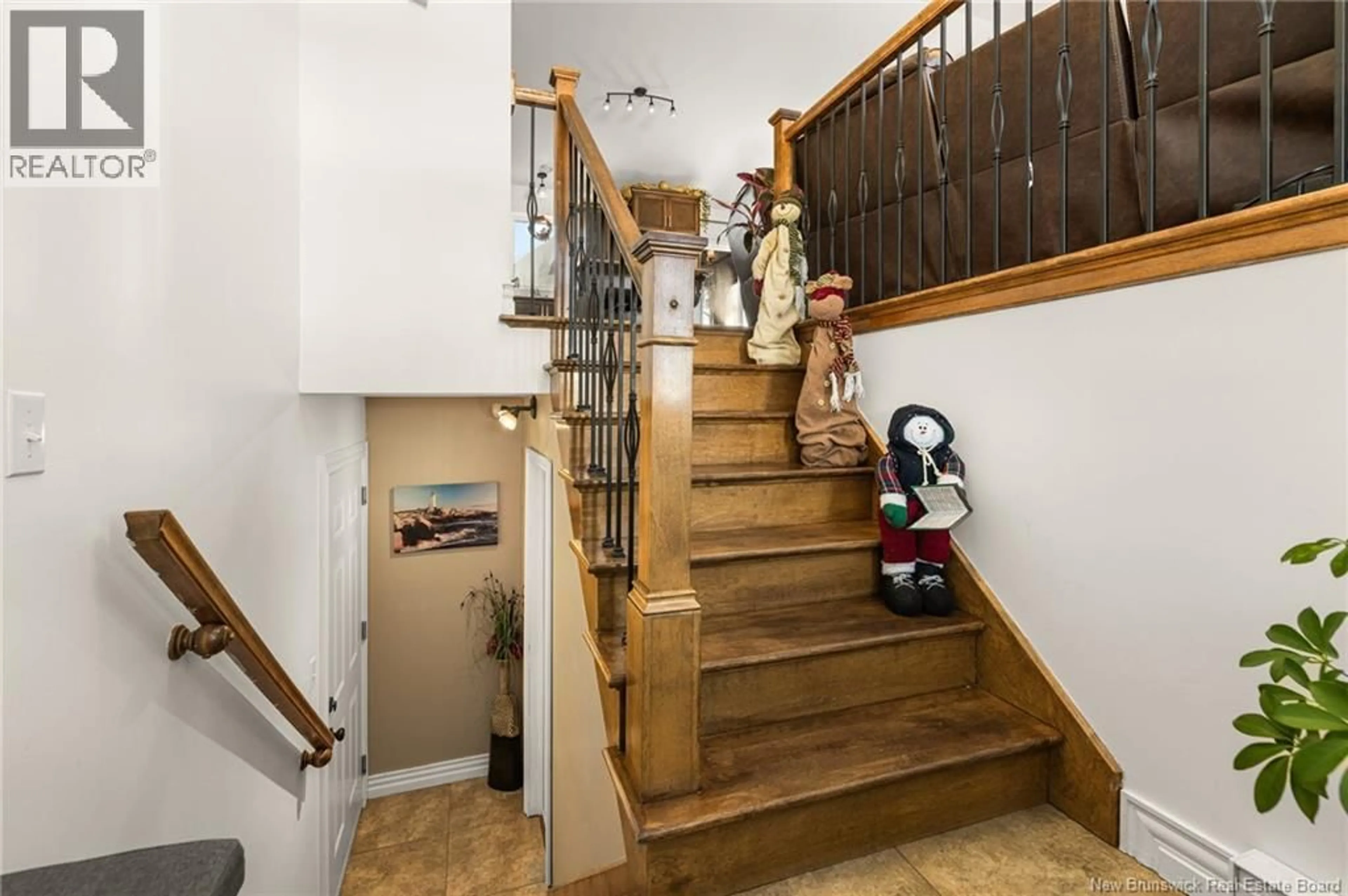 Indoor foyer for 356 MAPLEHURST DRIVE, Moncton New Brunswick E1G0E5