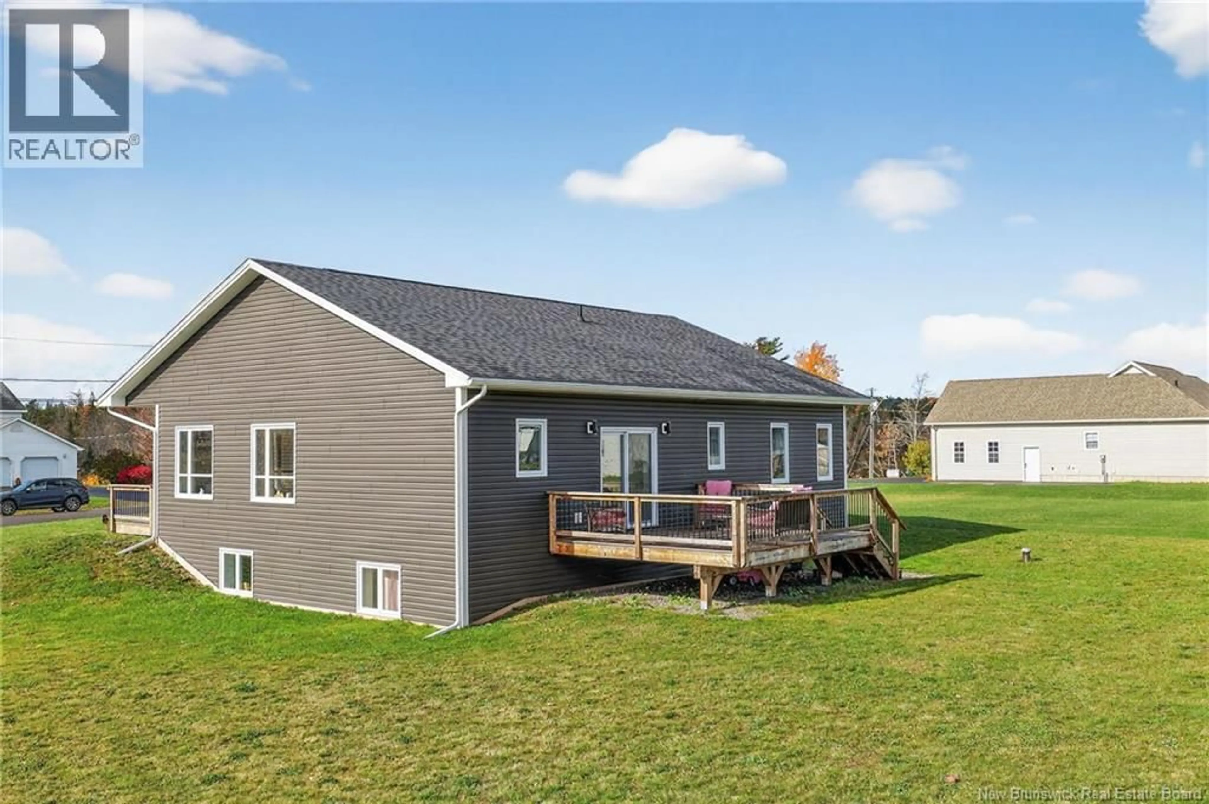 Home with vinyl exterior material, building for 11 RIVERSIDE DRIVE, Petitcodiac New Brunswick E4Z0K7