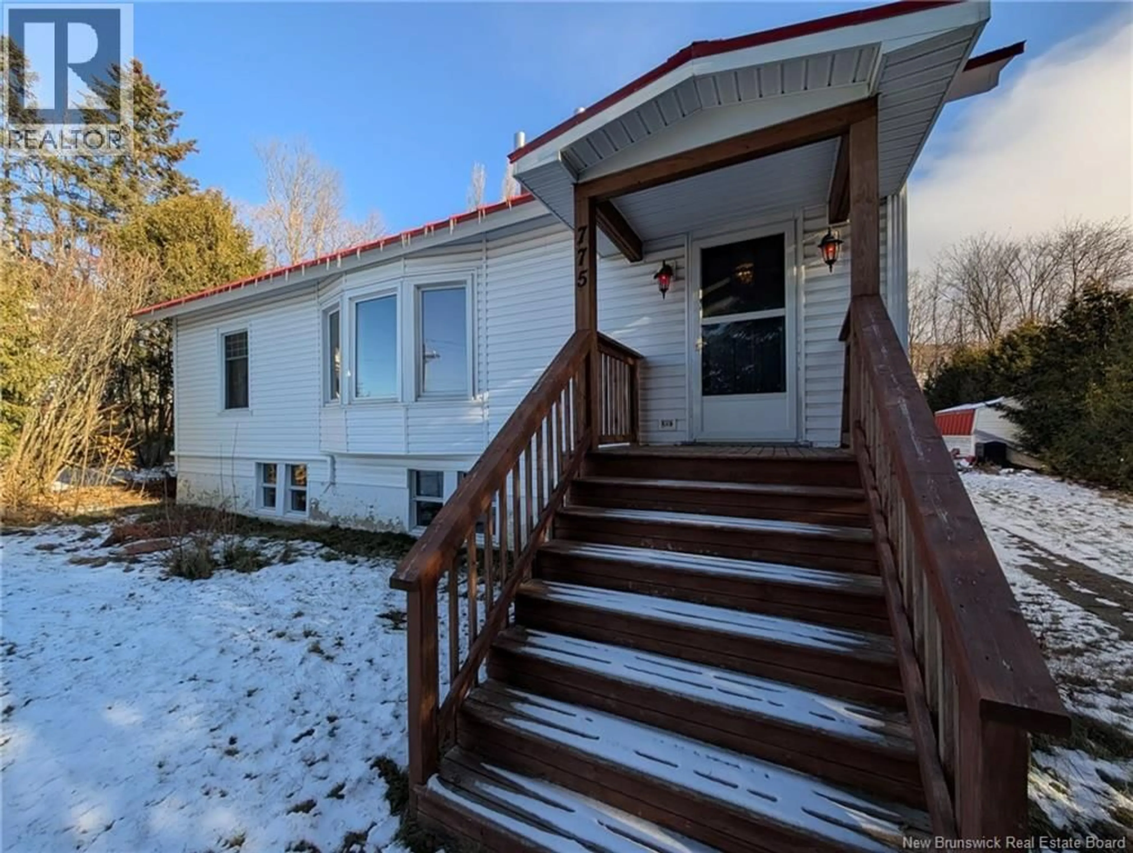 Home with vinyl exterior material, street for 775 MURRAY, Bathurst New Brunswick E2A1V3