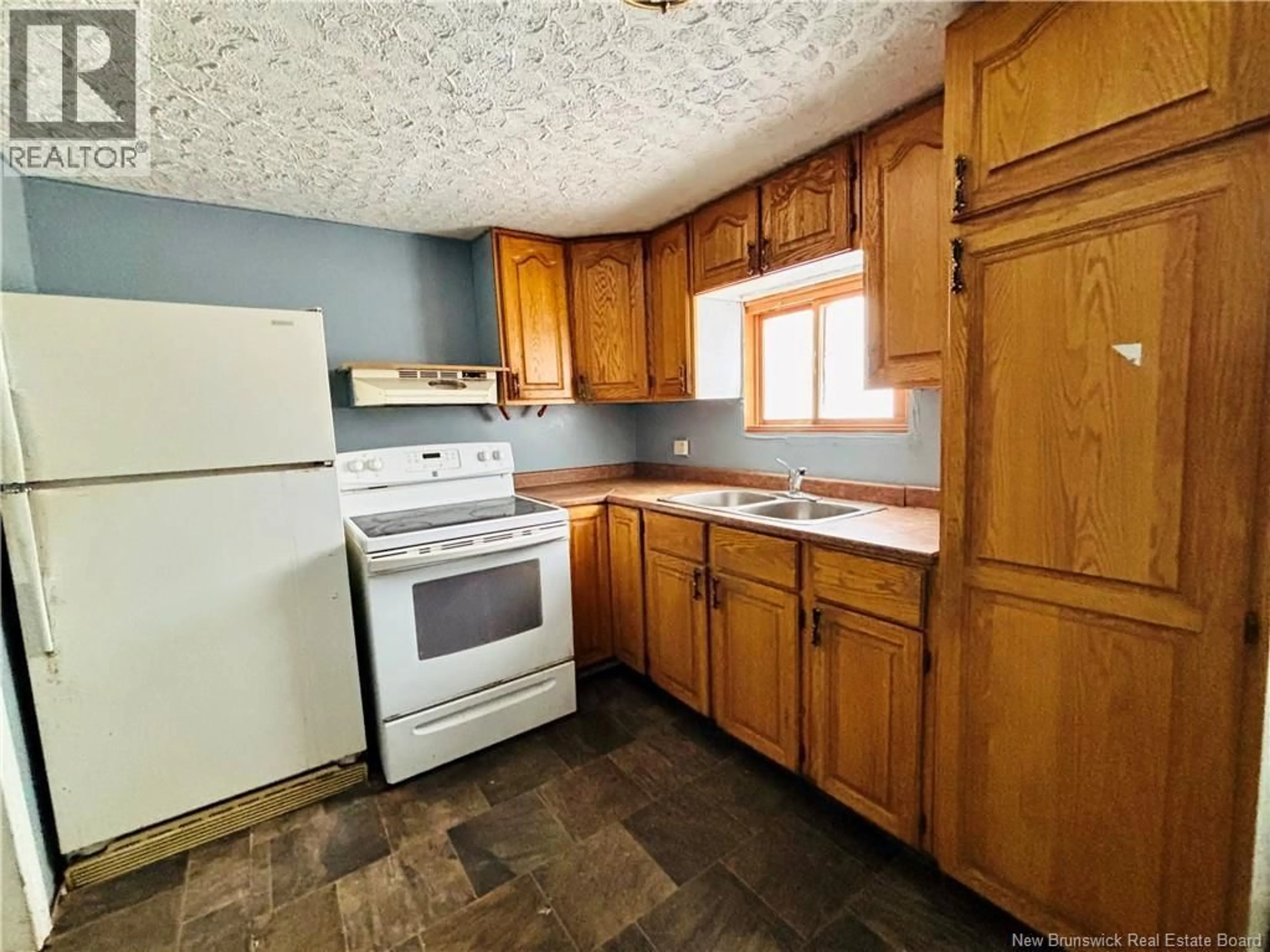 Standard kitchen, unknown for 258 SLOPE ROAD, Minto New Brunswick E4B3G8