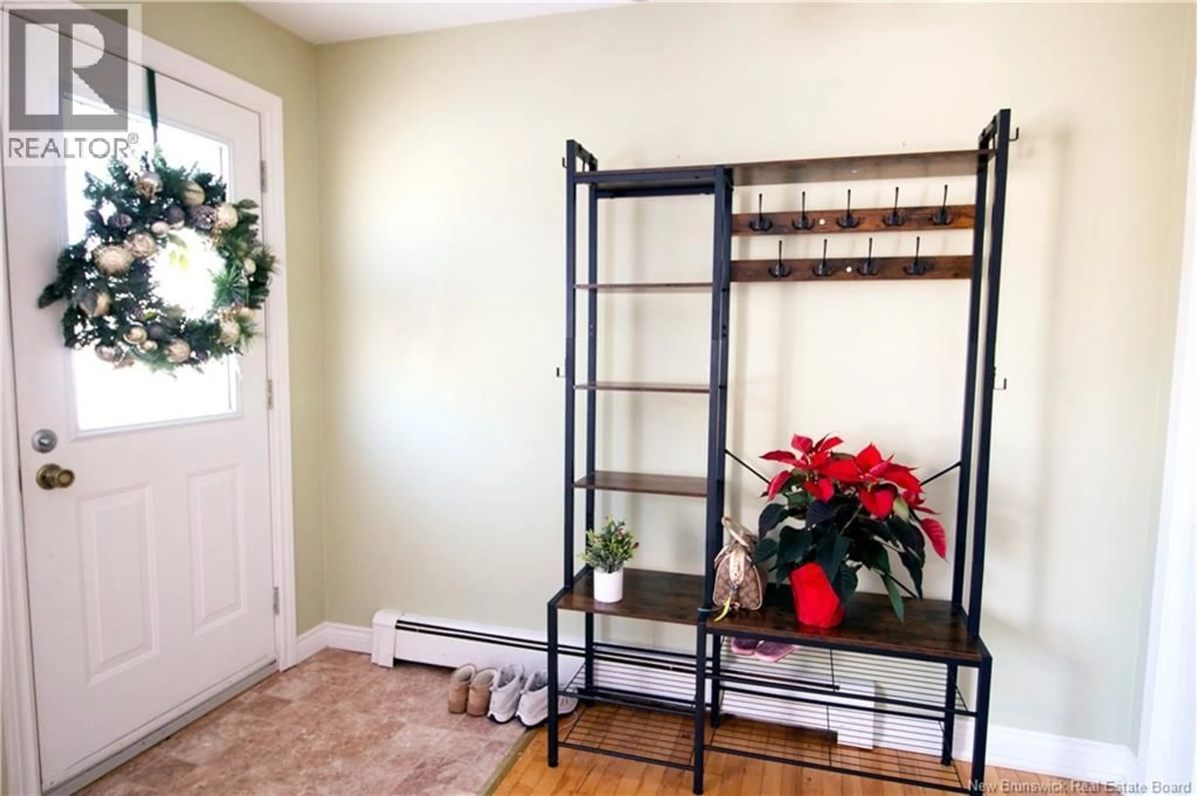 Indoor entryway for 17 BEVERLY DRIVE, Saint John New Brunswick E2J3B1