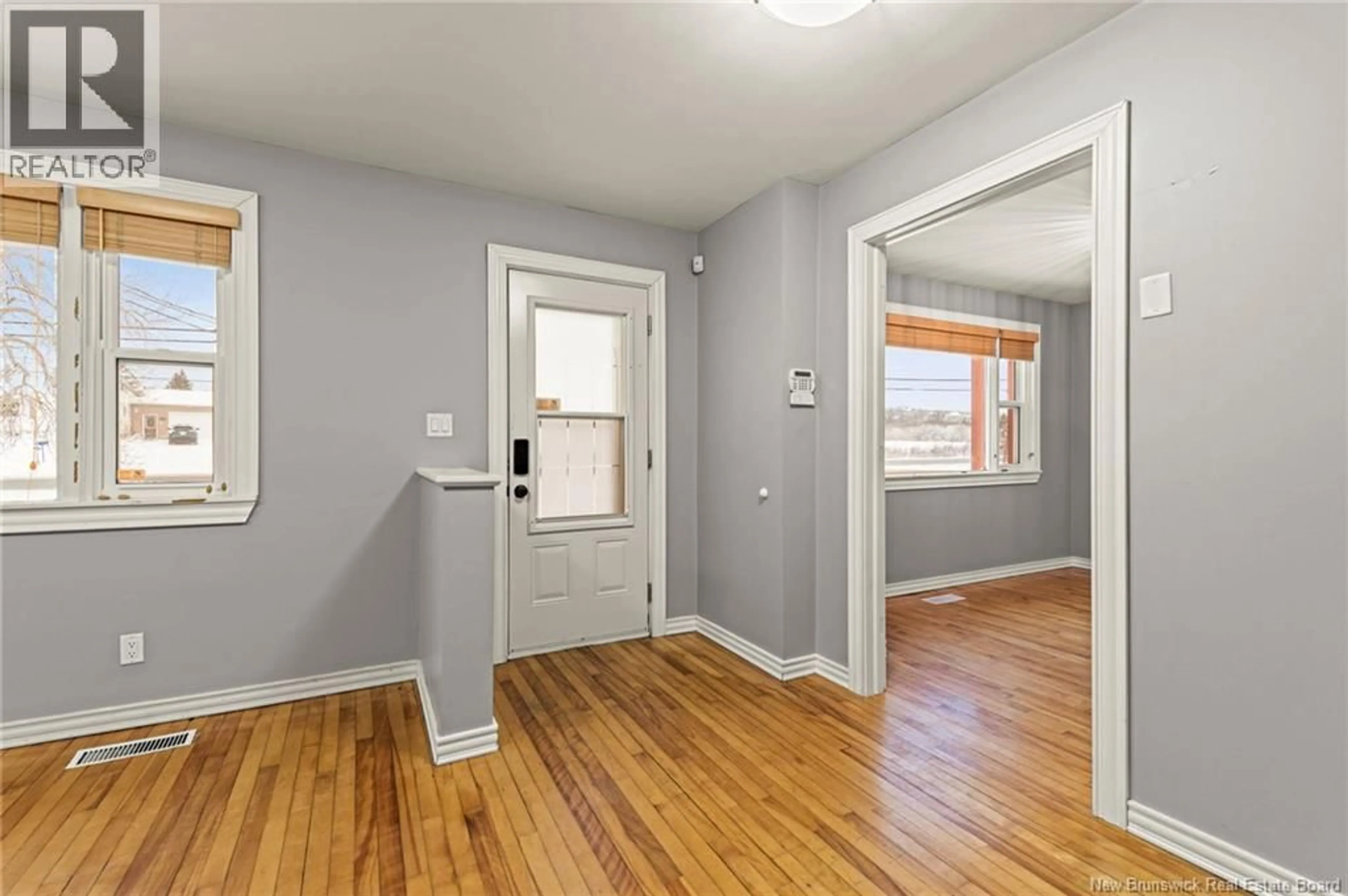 Indoor entryway for 3208 MOUNTAIN ROAD, Moncton New Brunswick E1G2W8