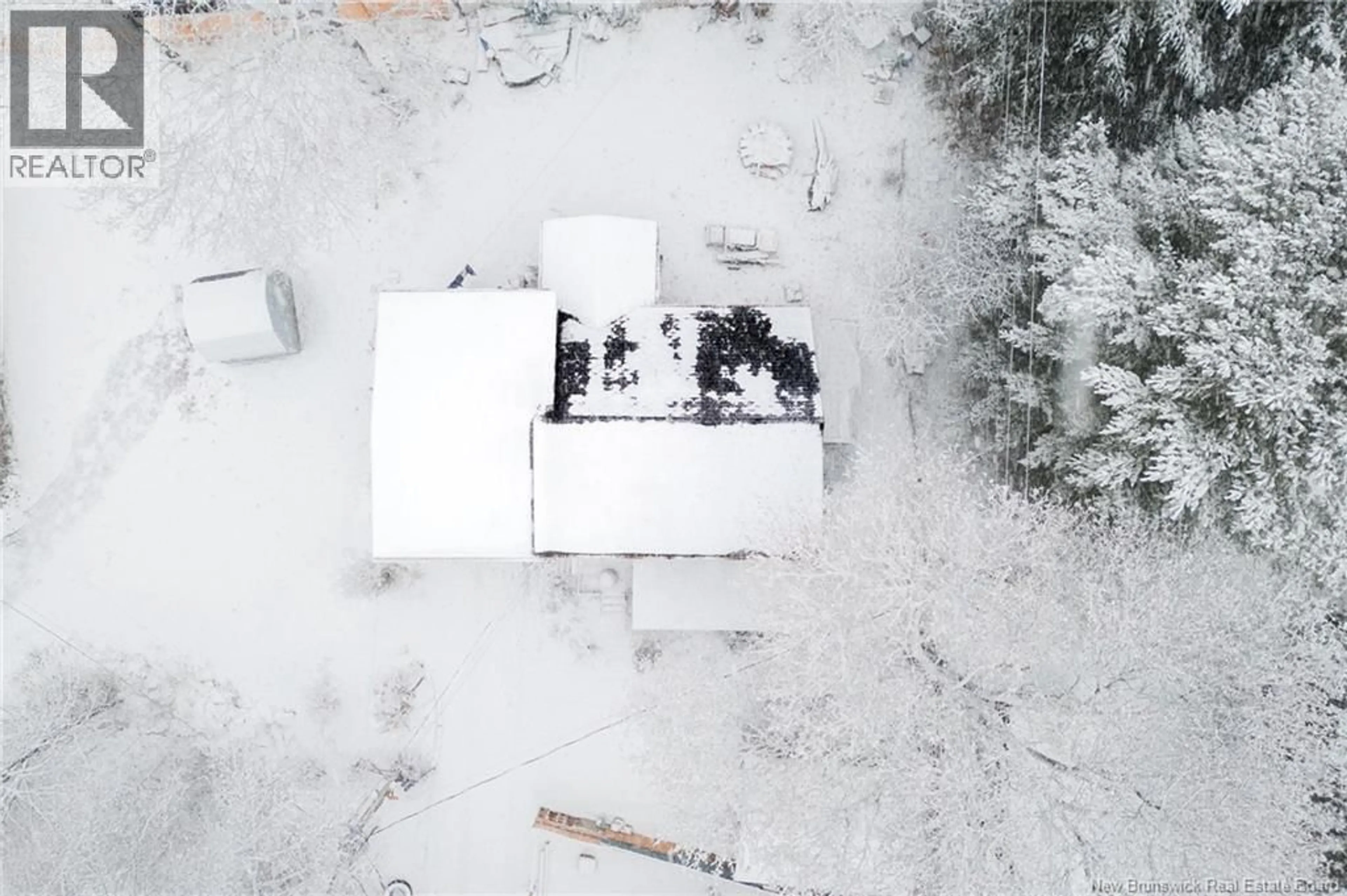 A pic from outside/outdoor area/front of a property/back of a property/a pic from drone, building for 8 RUE DE LEGLISE, Bouctouche New Brunswick E4S2Z7