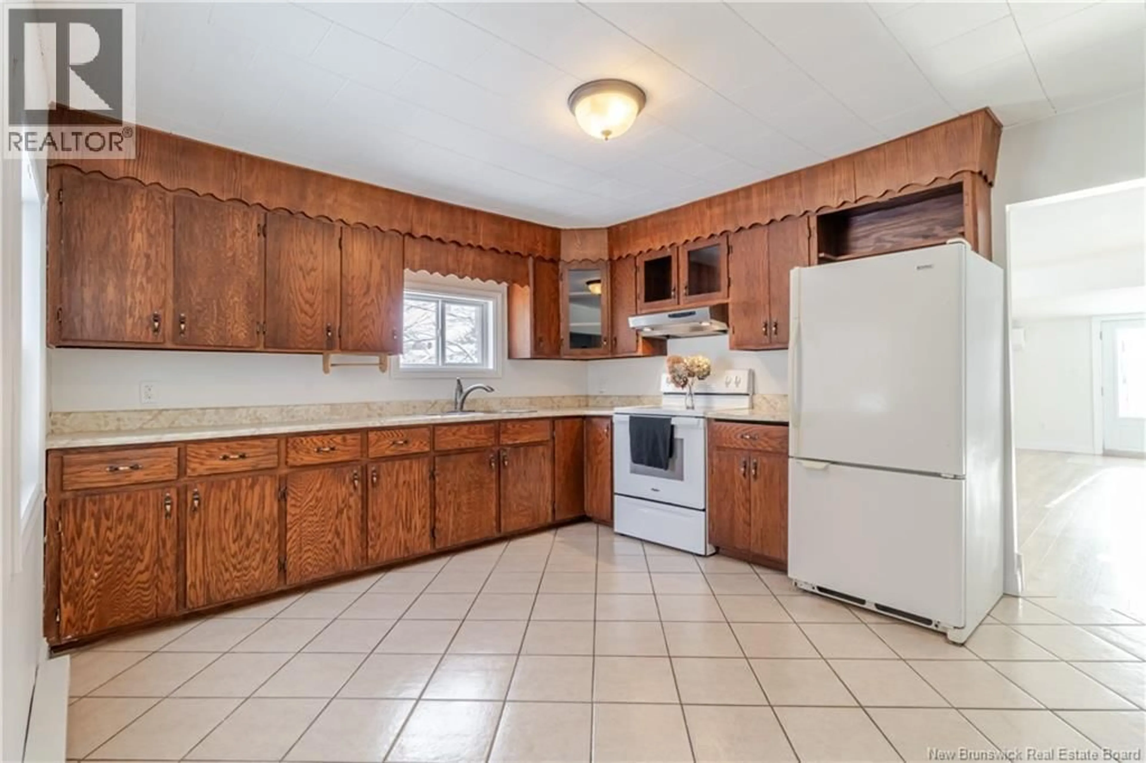 Standard kitchen, ceramic/tile floor for 58 LAKE AVENUE, McAdam New Brunswick E6J1P2