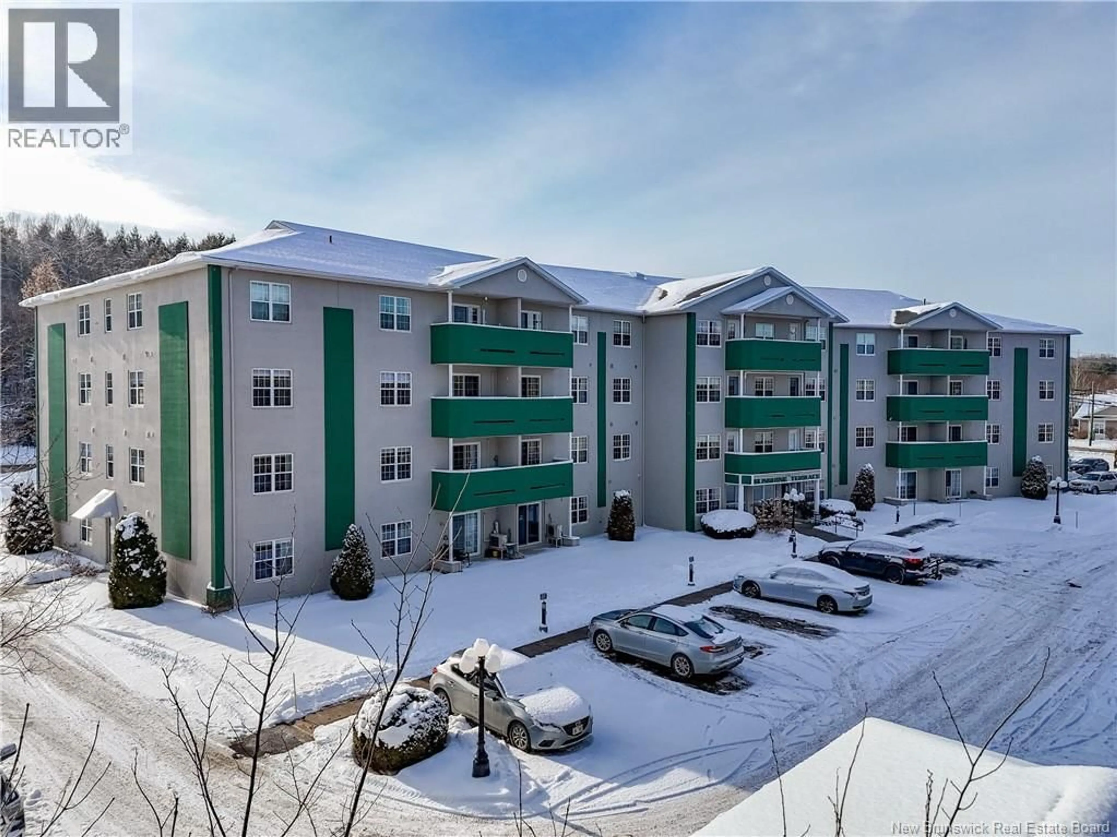 A pic from outside/outdoor area/front of a property/back of a property/a pic from drone, building for 102 - 158 HANWELL ROAD, Fredericton New Brunswick E3B9K7