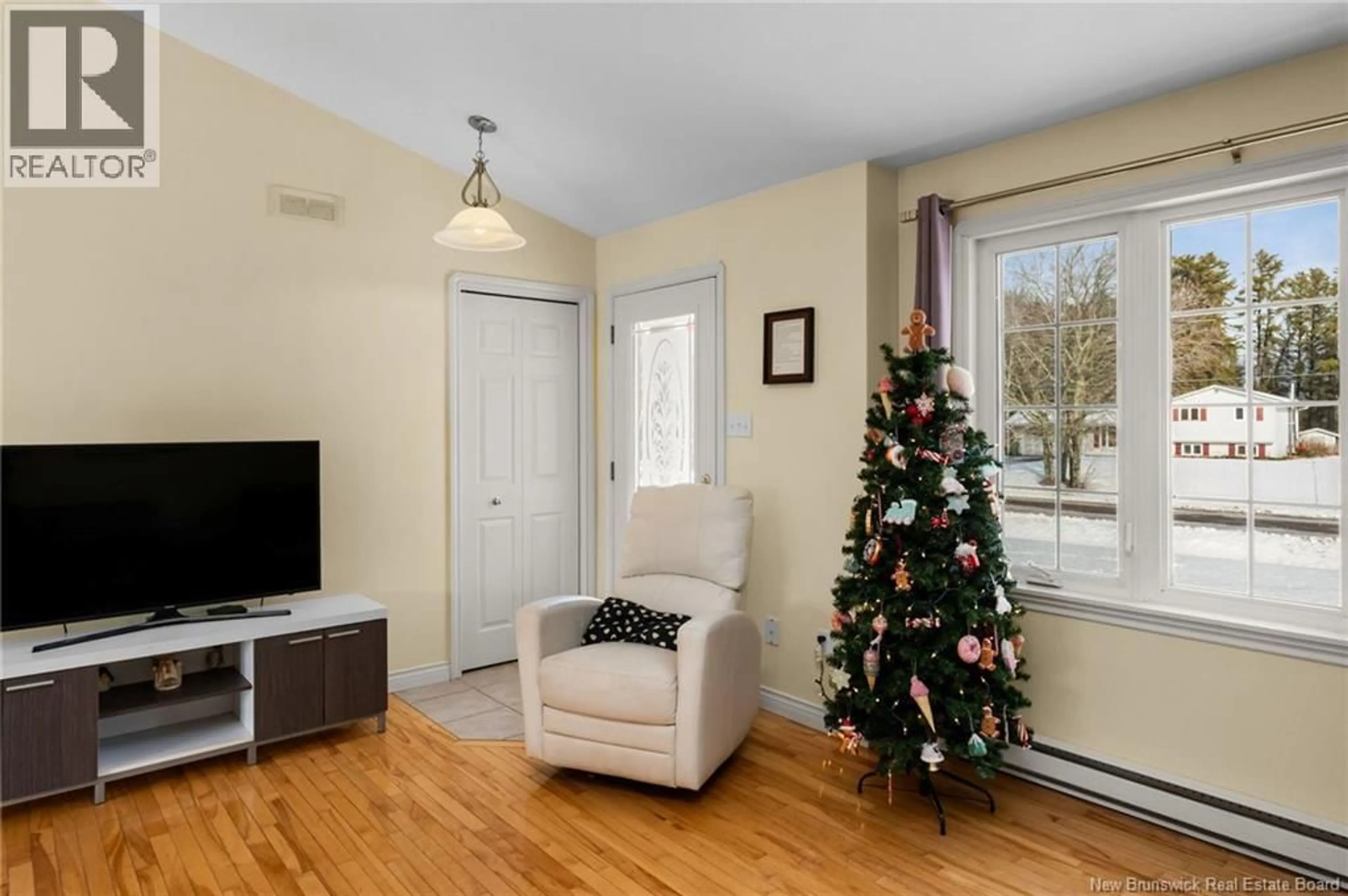 Living room with furniture, unknown for 58 GERVIC CRESCENT, Grand-Barachois New Brunswick E4P7N8