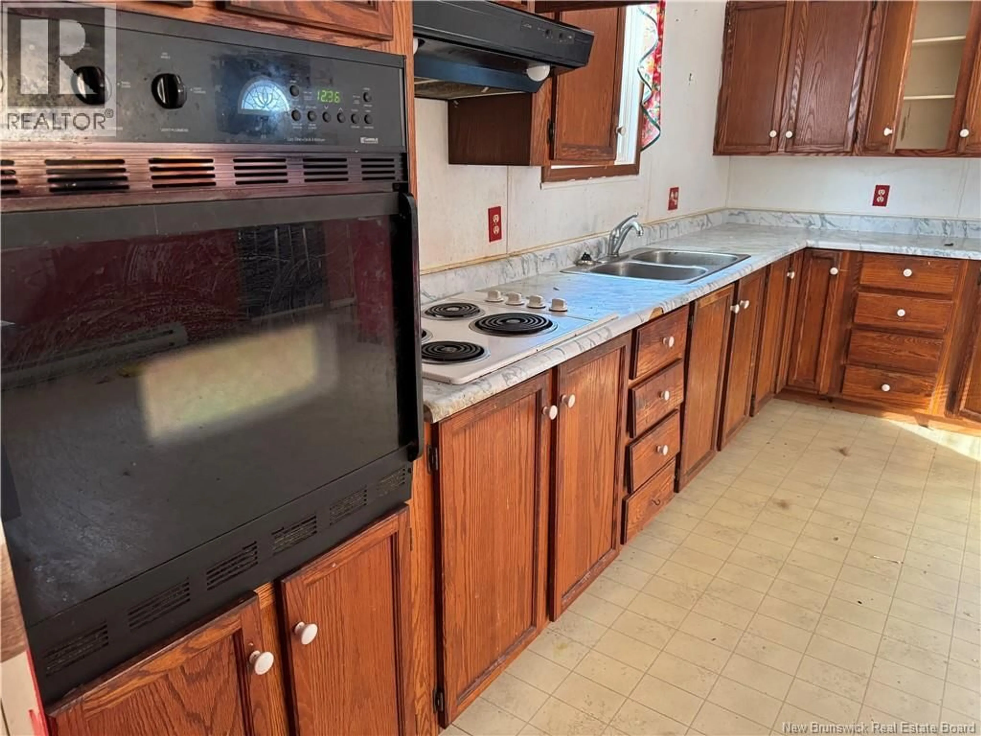 Standard kitchen, unknown for 12 POULIN DRIVE, Woodstock New Brunswick E7M2L8