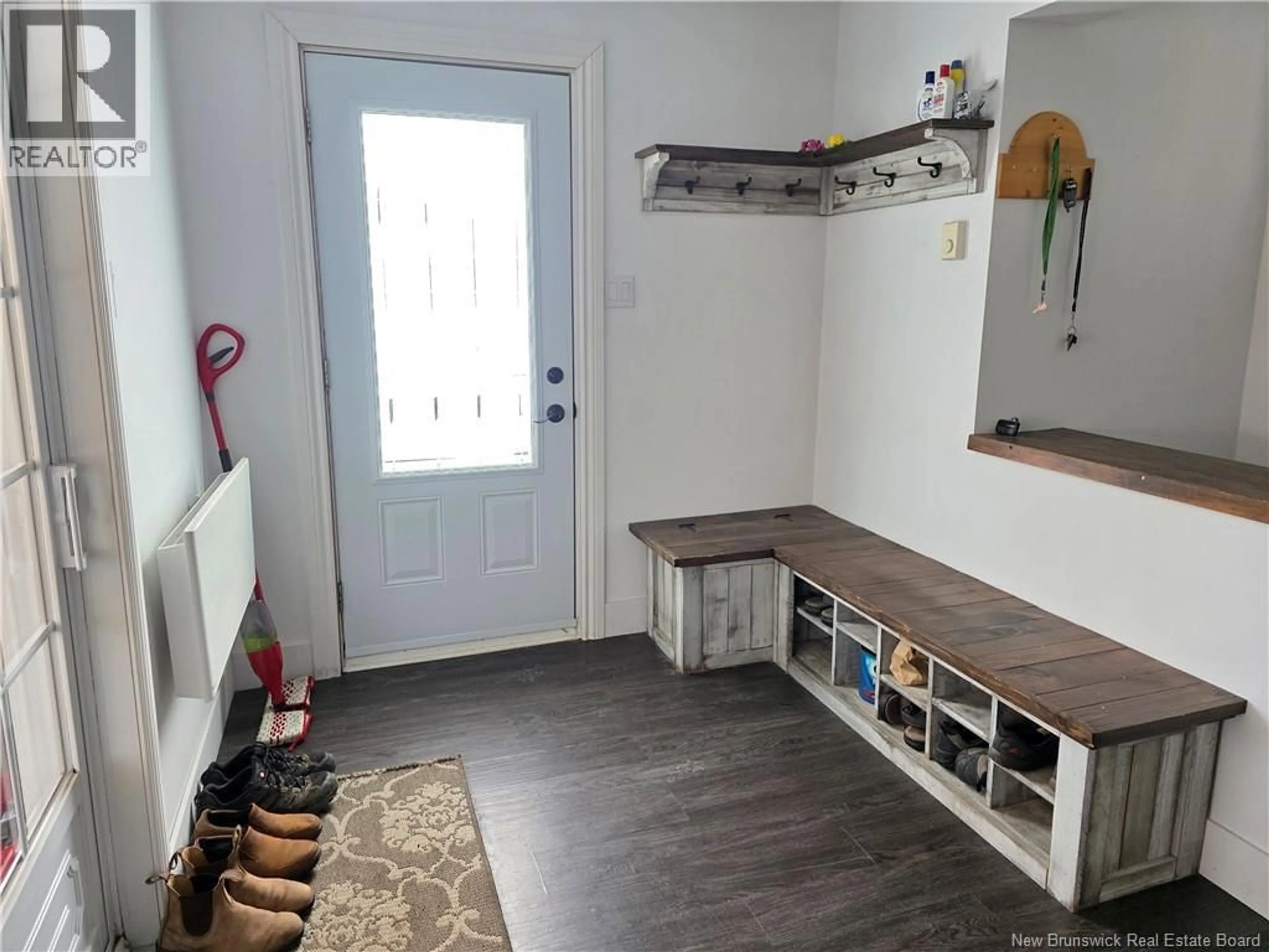Indoor entryway for 659 PRINCIPALE, Petit-Rocher New Brunswick E8J1G4