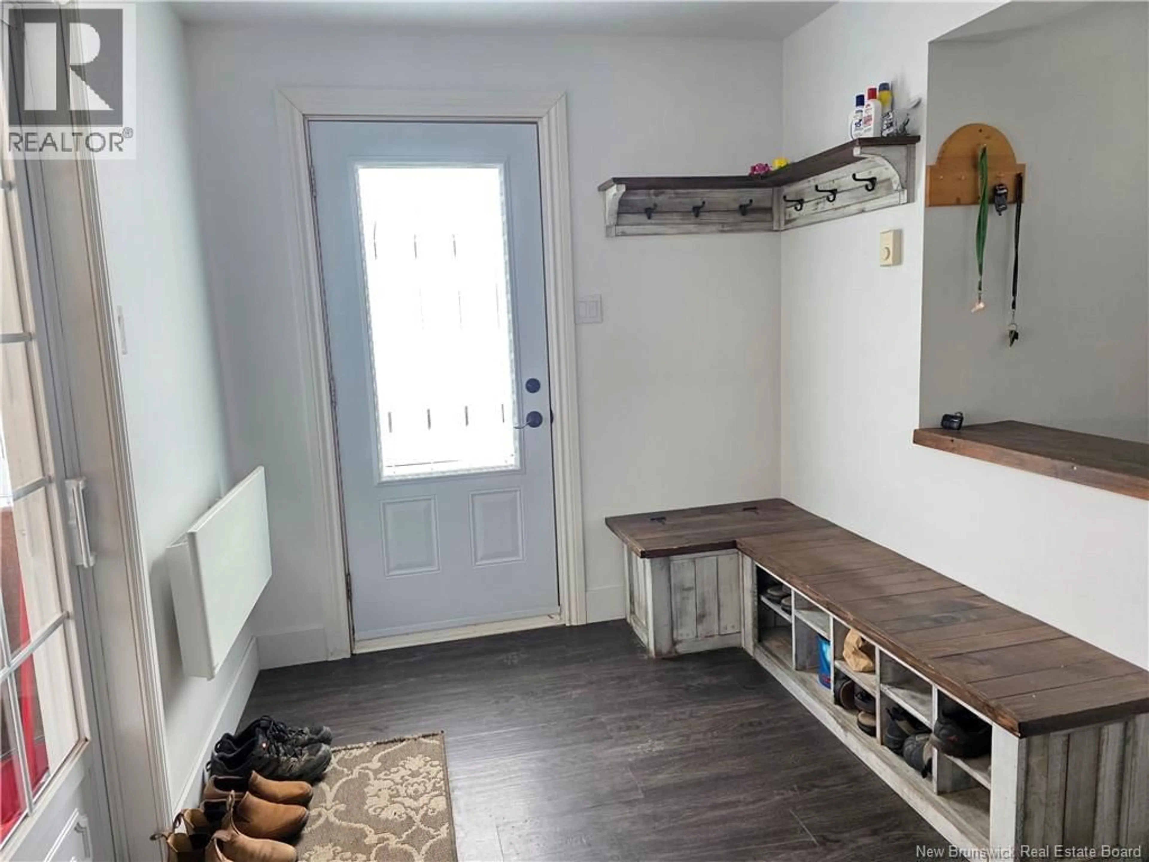 Indoor entryway for 659 PRINCIPALE, Petit-Rocher New Brunswick E8J1G4