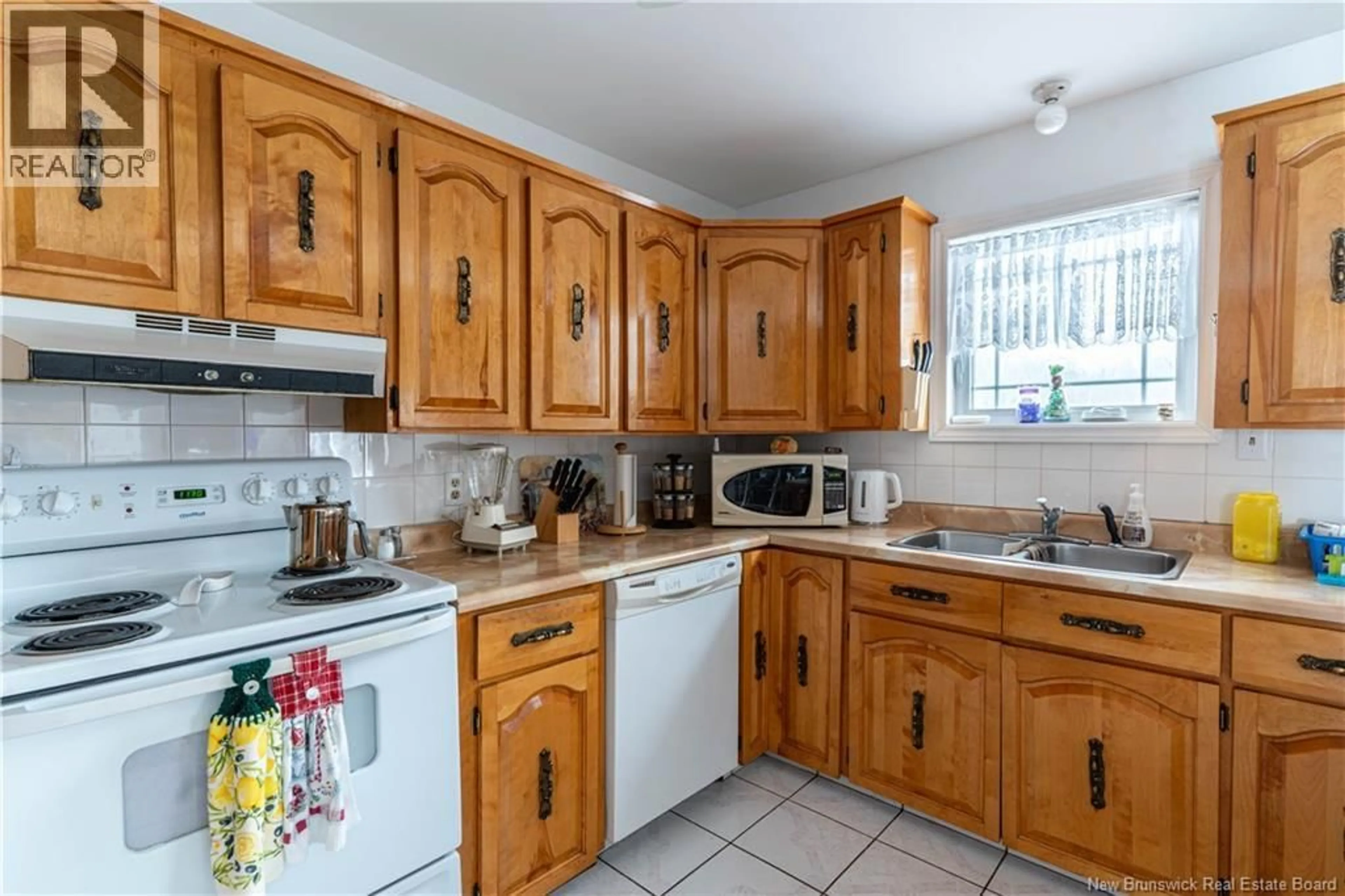 Standard kitchen, unknown for 5205 RTE 117, Baie-Sainte-Anne New Brunswick E9A1C3