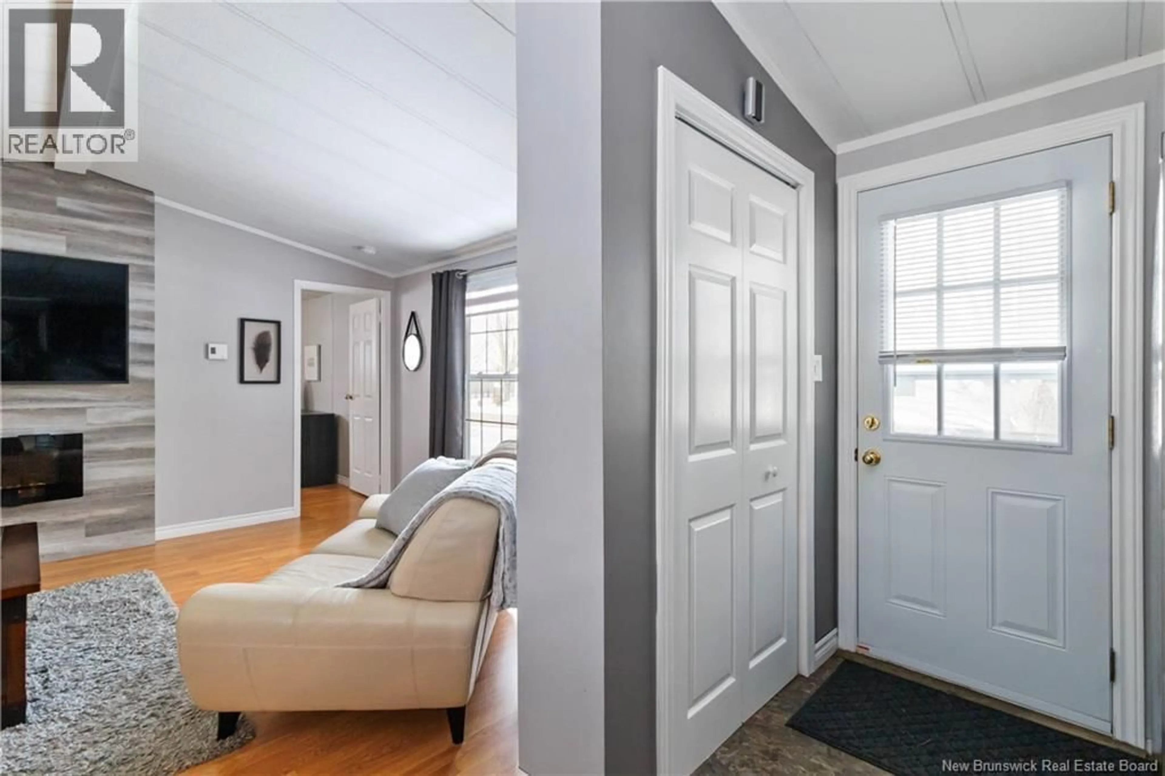 Indoor entryway for 10 SPRUCE WOOD STREET, Moncton New Brunswick E1H3B3