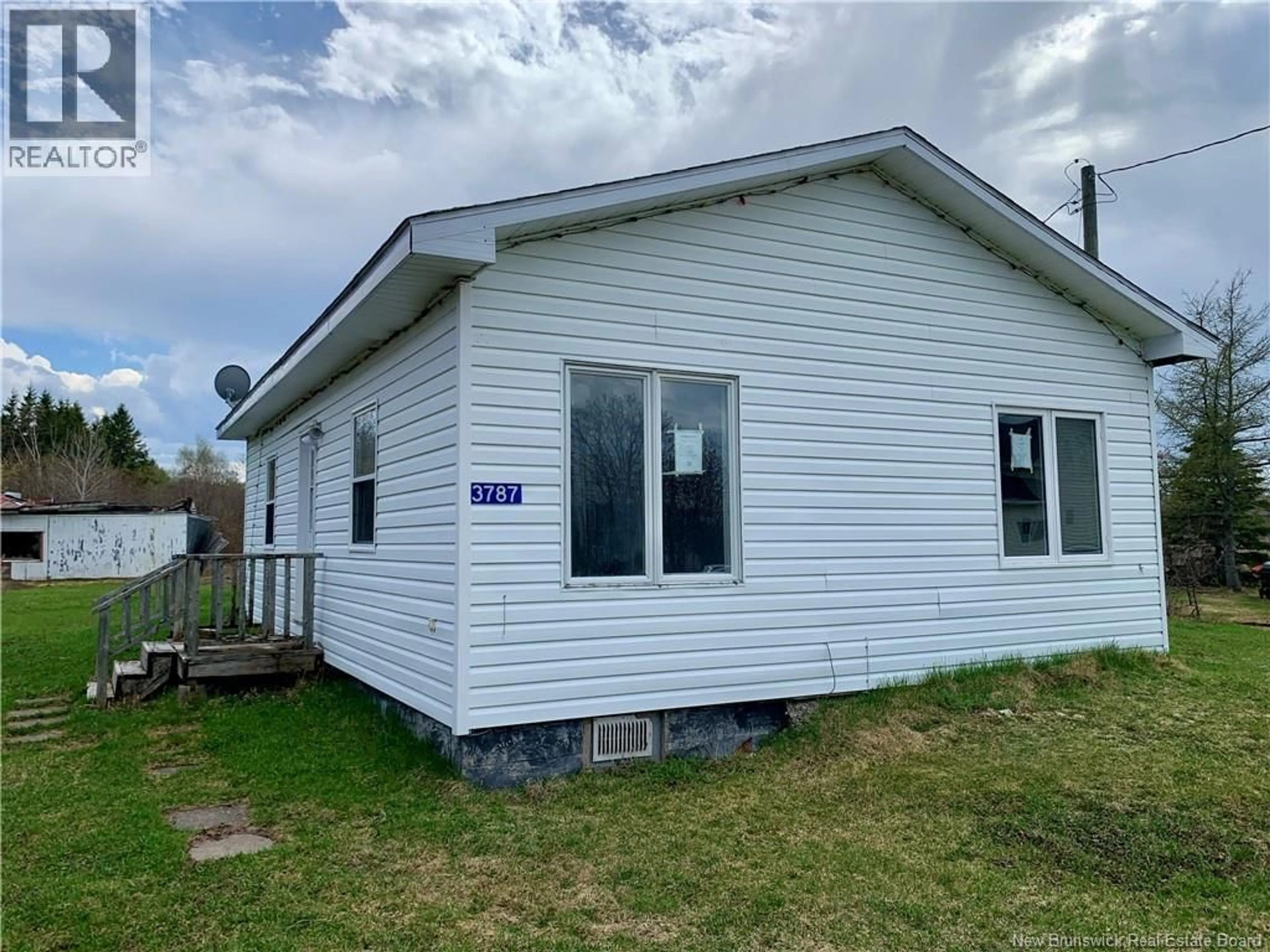 Home with vinyl exterior material, building for 3787 MAIN, Belledune New Brunswick E8G2K2