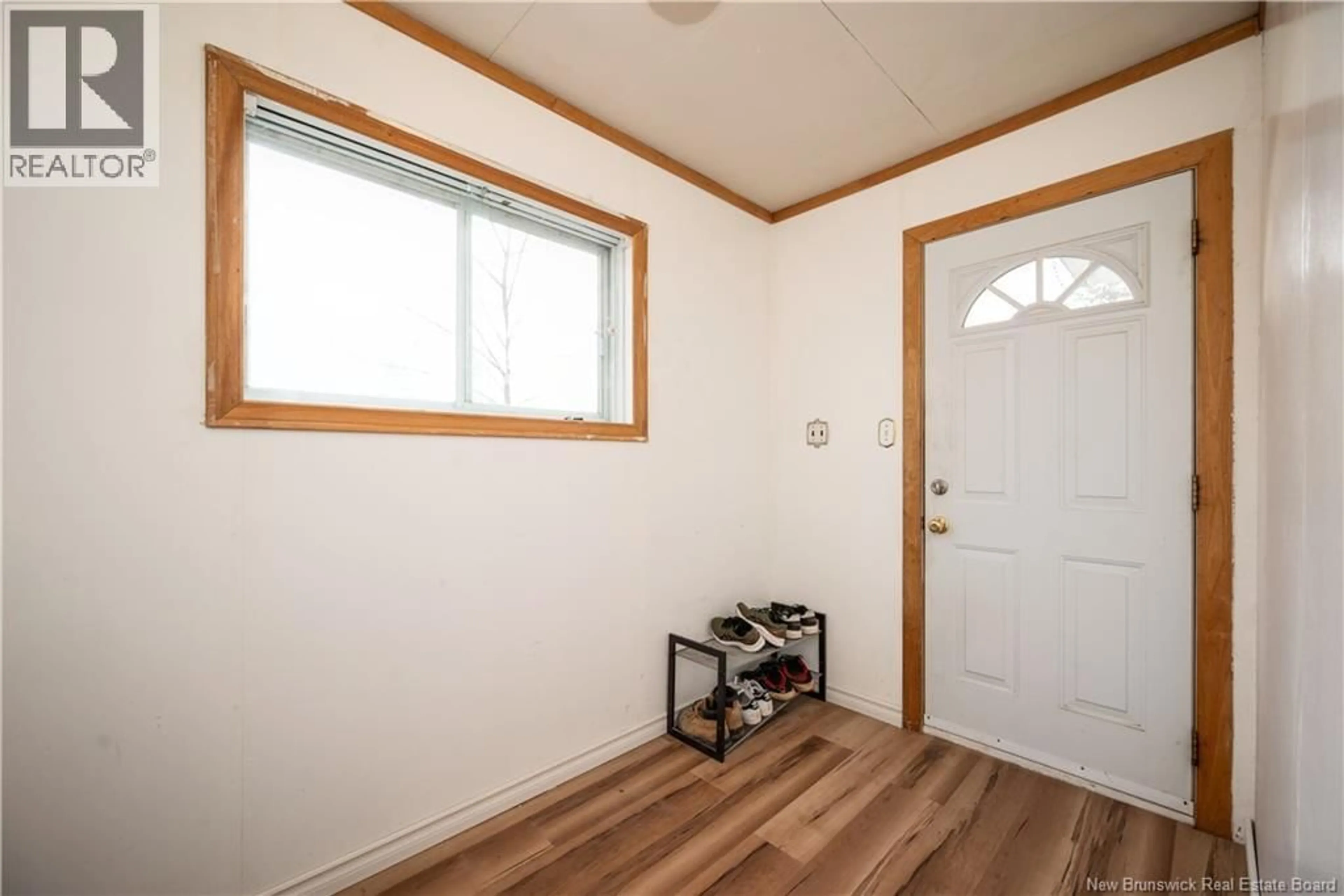 Indoor entryway for 93 SEAMAN STREET, Moncton New Brunswick E1A4B5