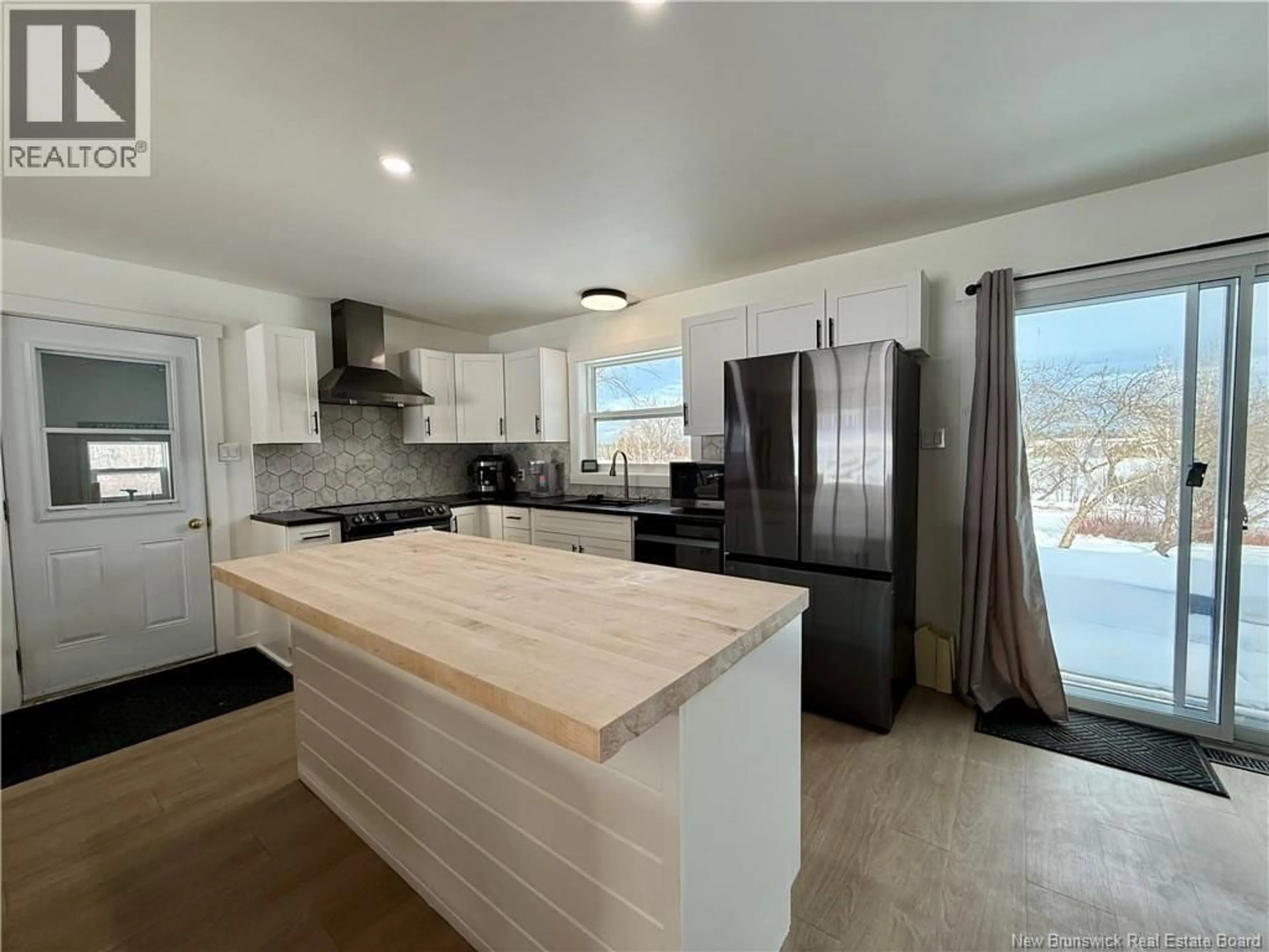 Open concept kitchen, unknown for 400 RTE 420, South Esk New Brunswick E1V3M3