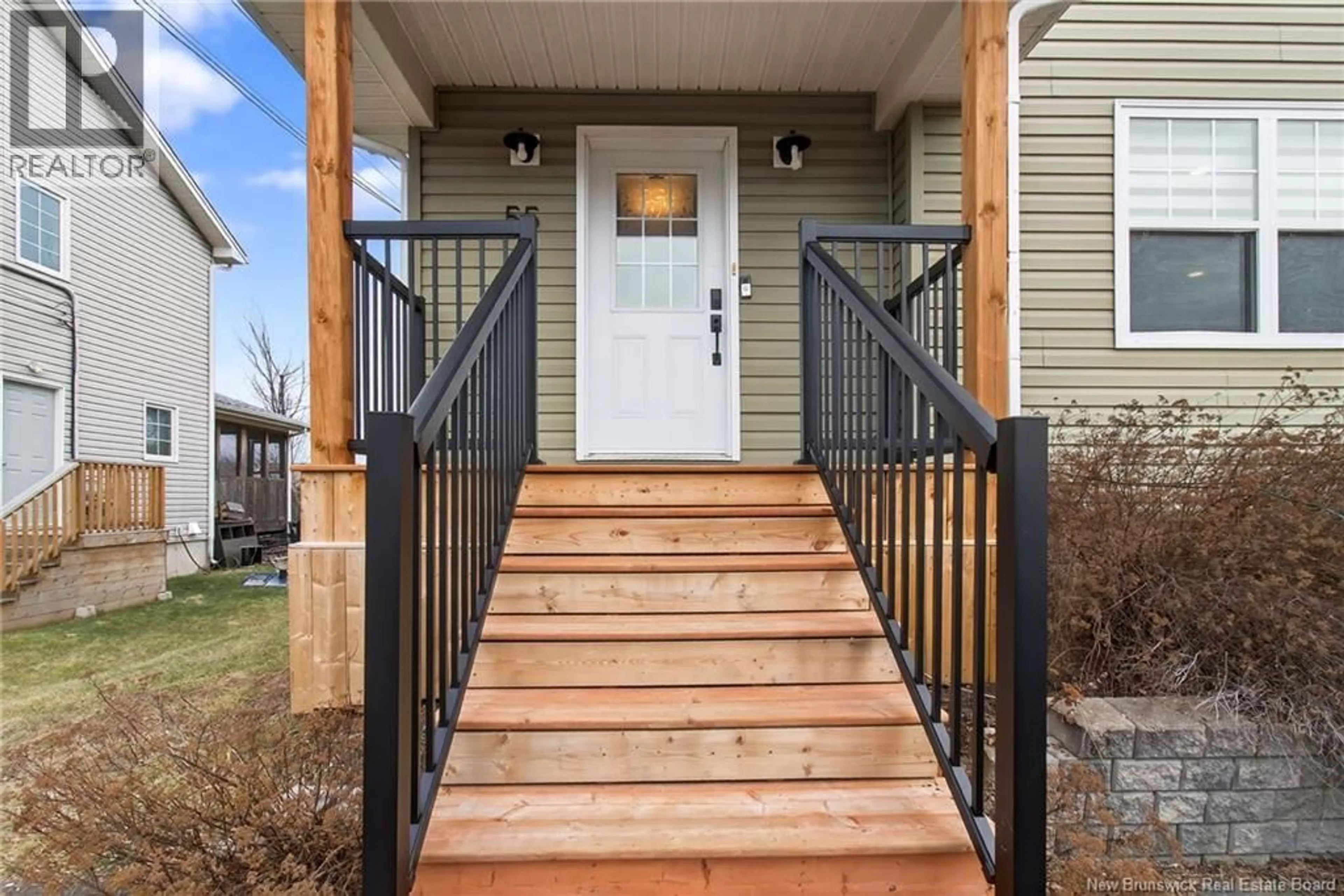 Indoor entryway for 55 JASMINE, Moncton New Brunswick E1A9A5