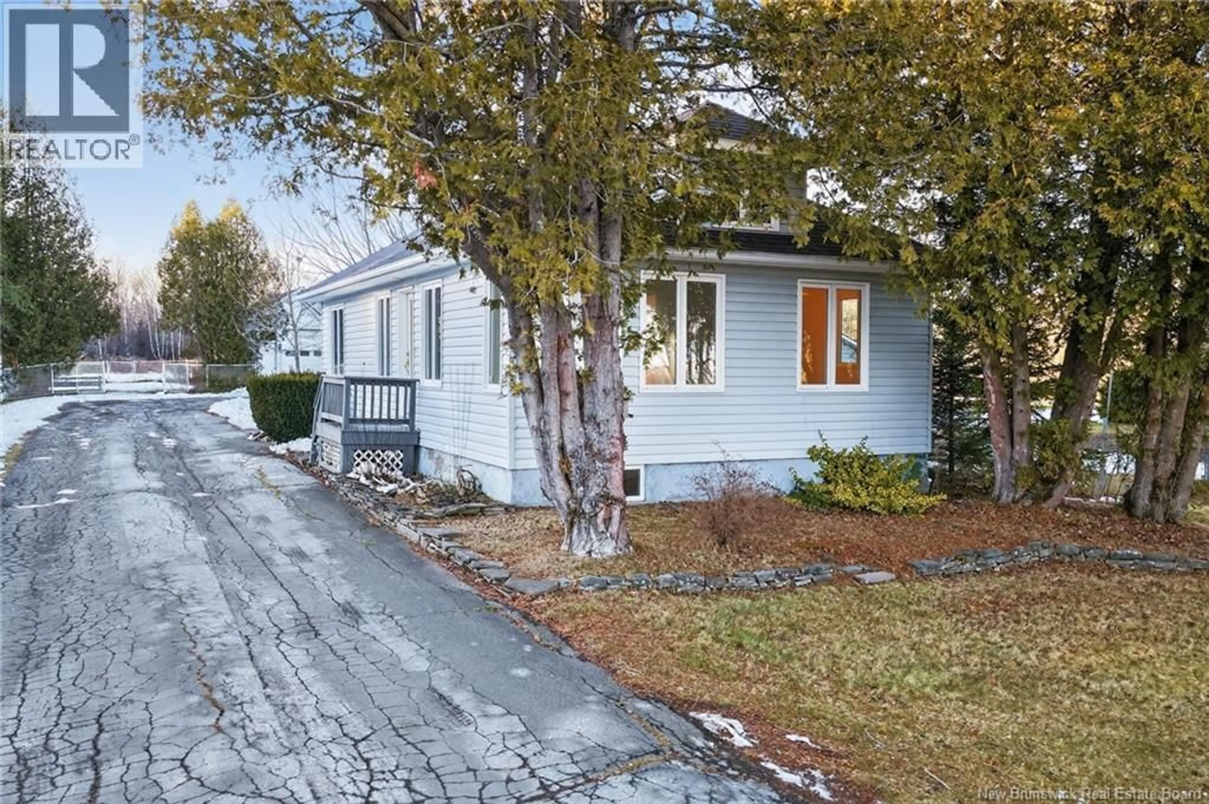 Home with vinyl exterior material, street for 55 ROUTE 133, Shediac Cape New Brunswick E4P3C8