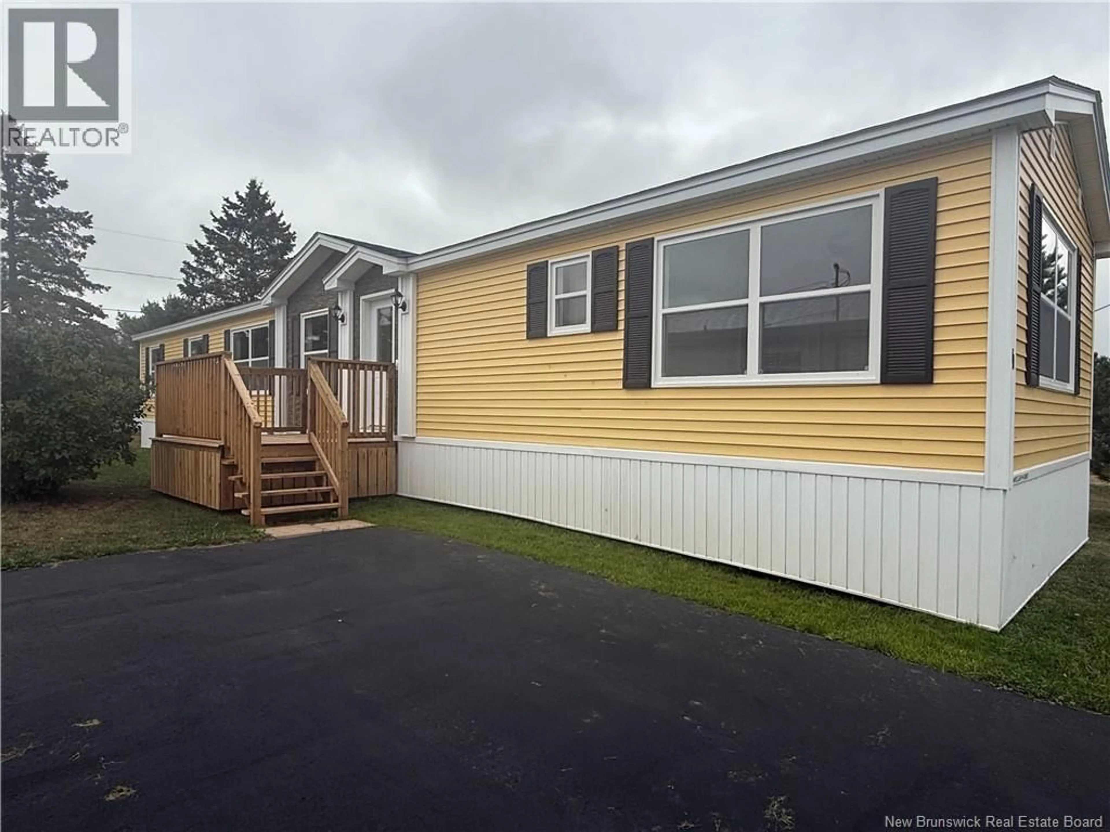 Home with vinyl exterior material, unknown for 11 ORCHARD CRESCENT, Picadilly New Brunswick E4E3X5
