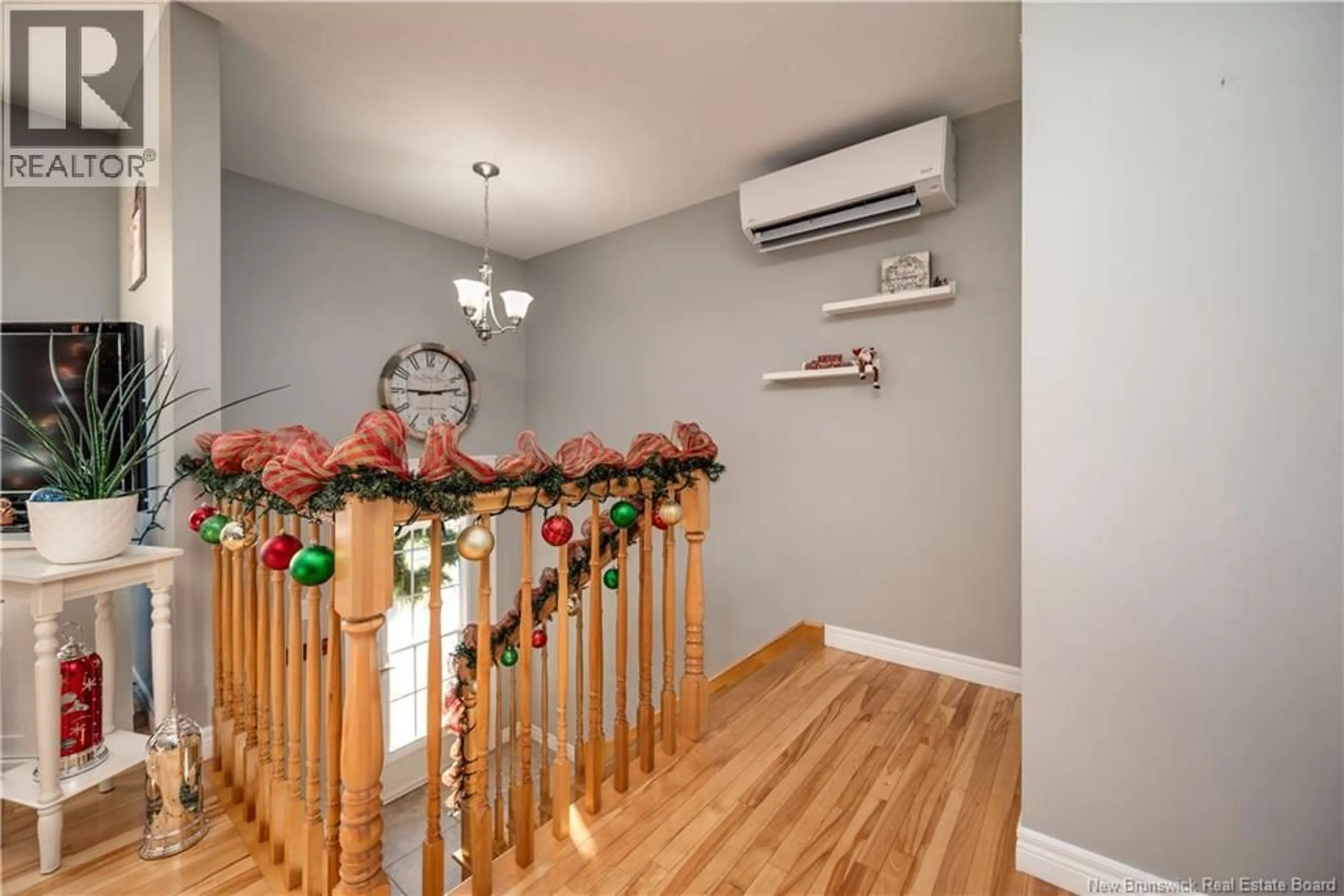 Indoor foyer for 109 MOUNT PLEASANT ROAD, Moncton New Brunswick E1G5J3