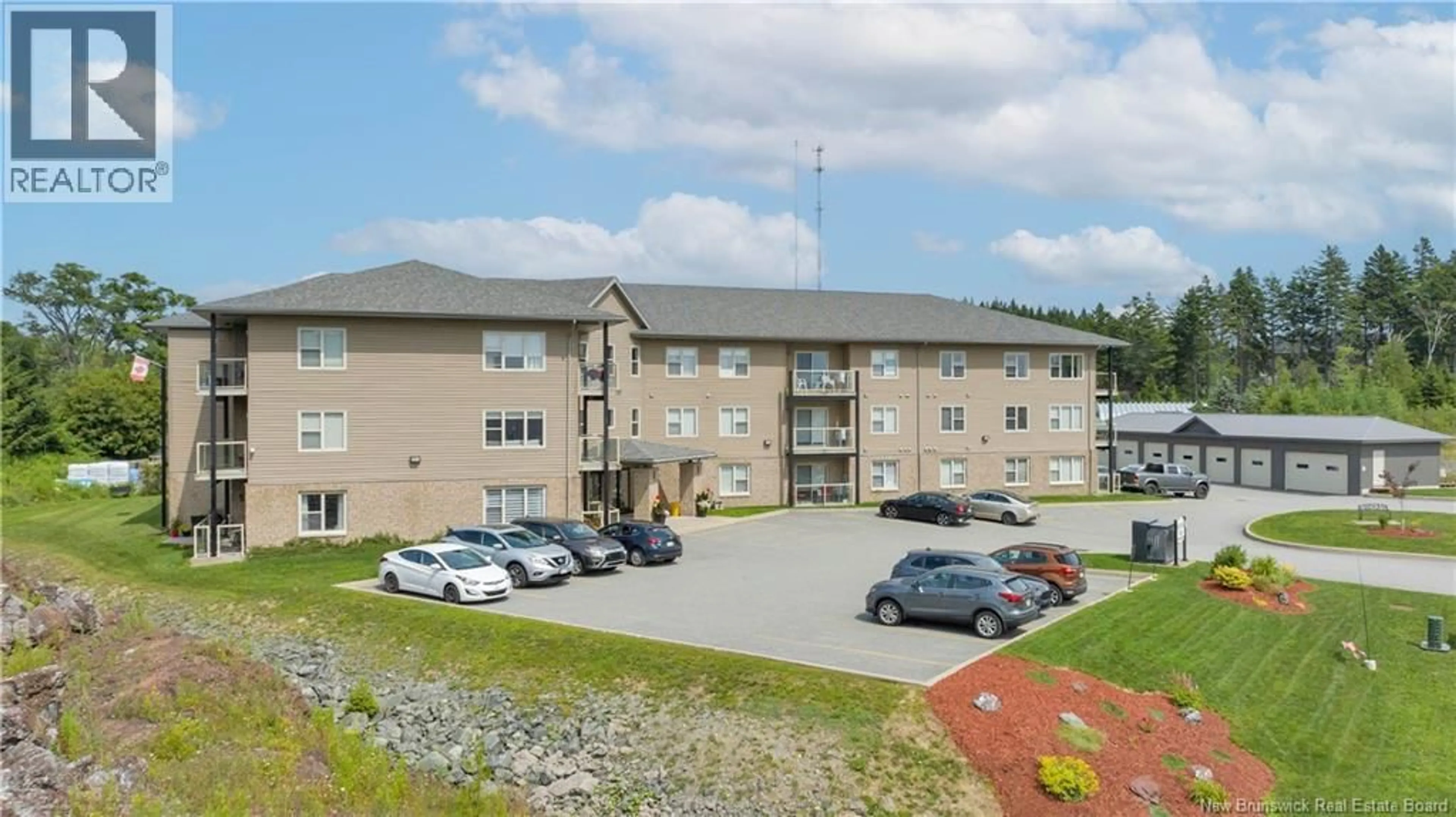 Patio, building for 214 - 130 ARLINGTON CRESCENT CRESCENT, Saint John New Brunswick E2K0J1