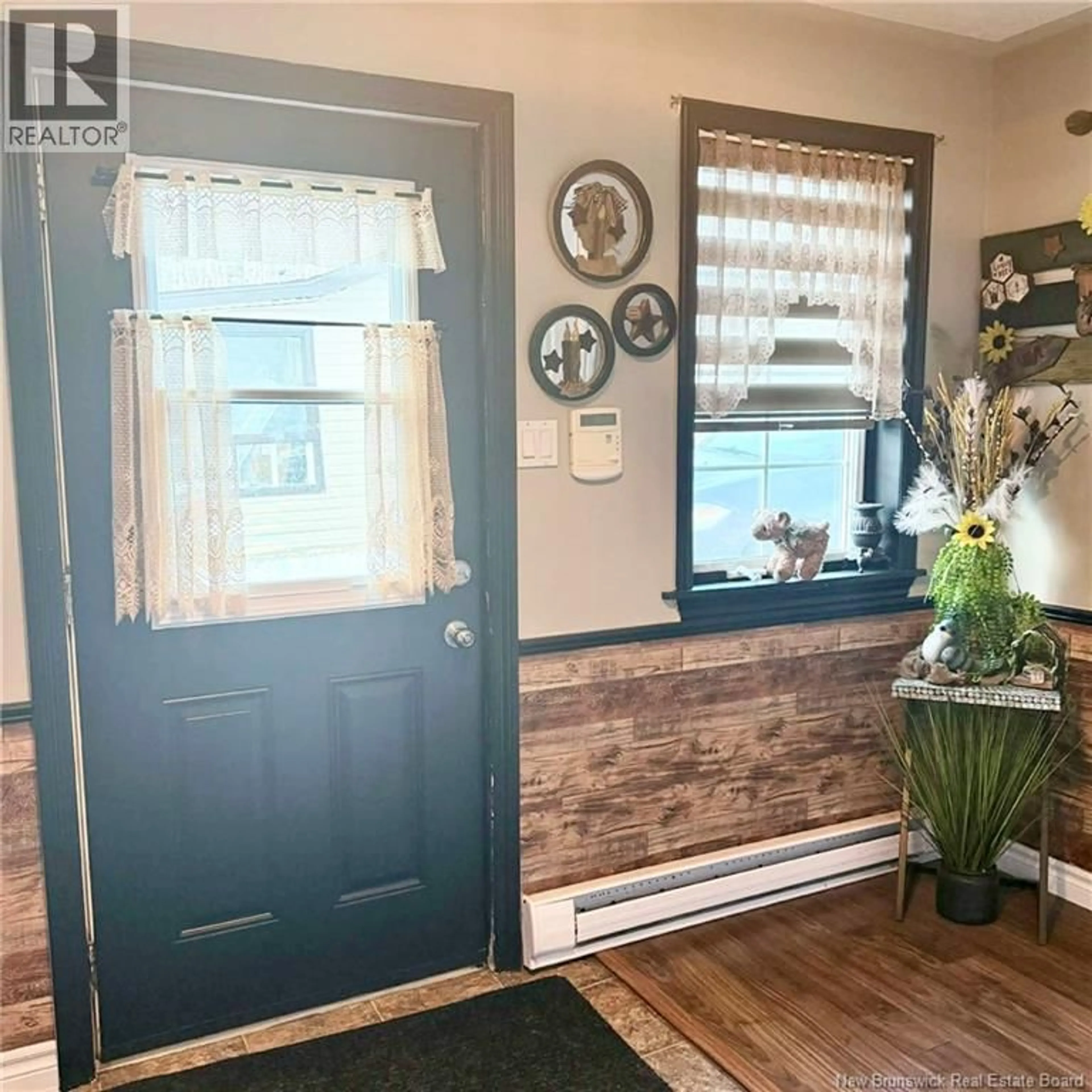Indoor entryway for 485 GRAY, Miramichi New Brunswick E1V7S7