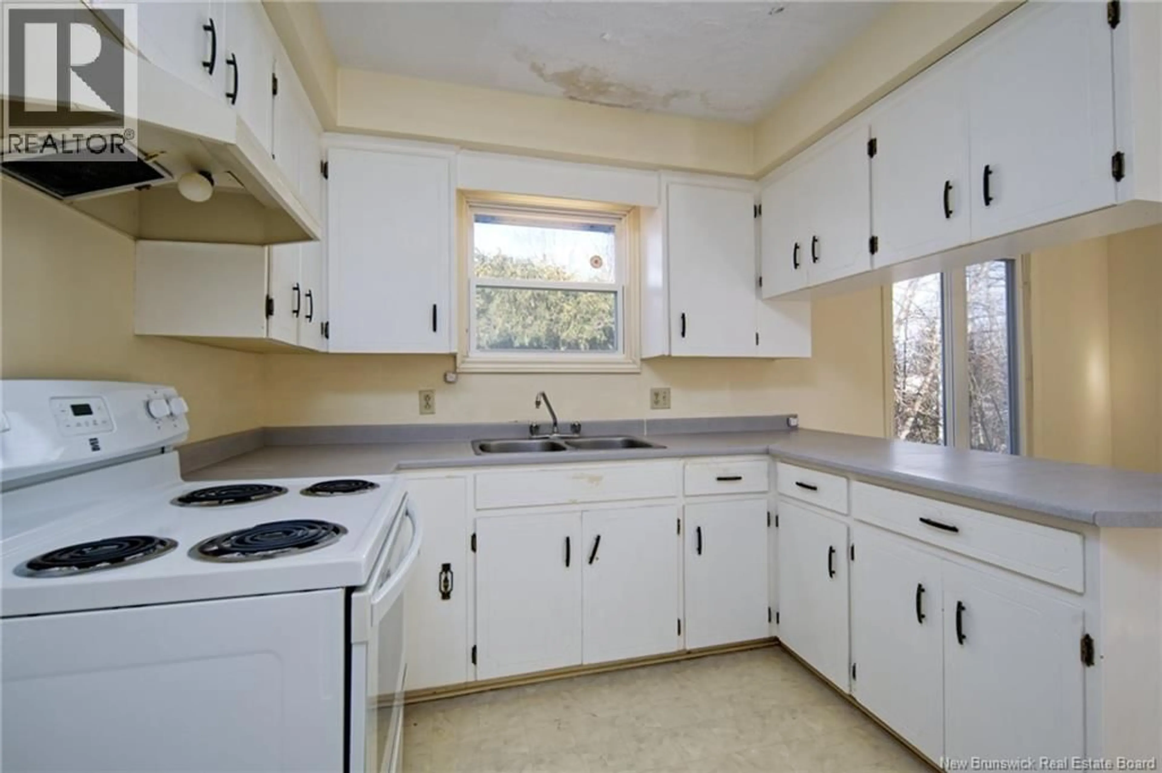 Standard kitchen, unknown for 59 DOYLE COURT, Fredericton New Brunswick E3B5T3