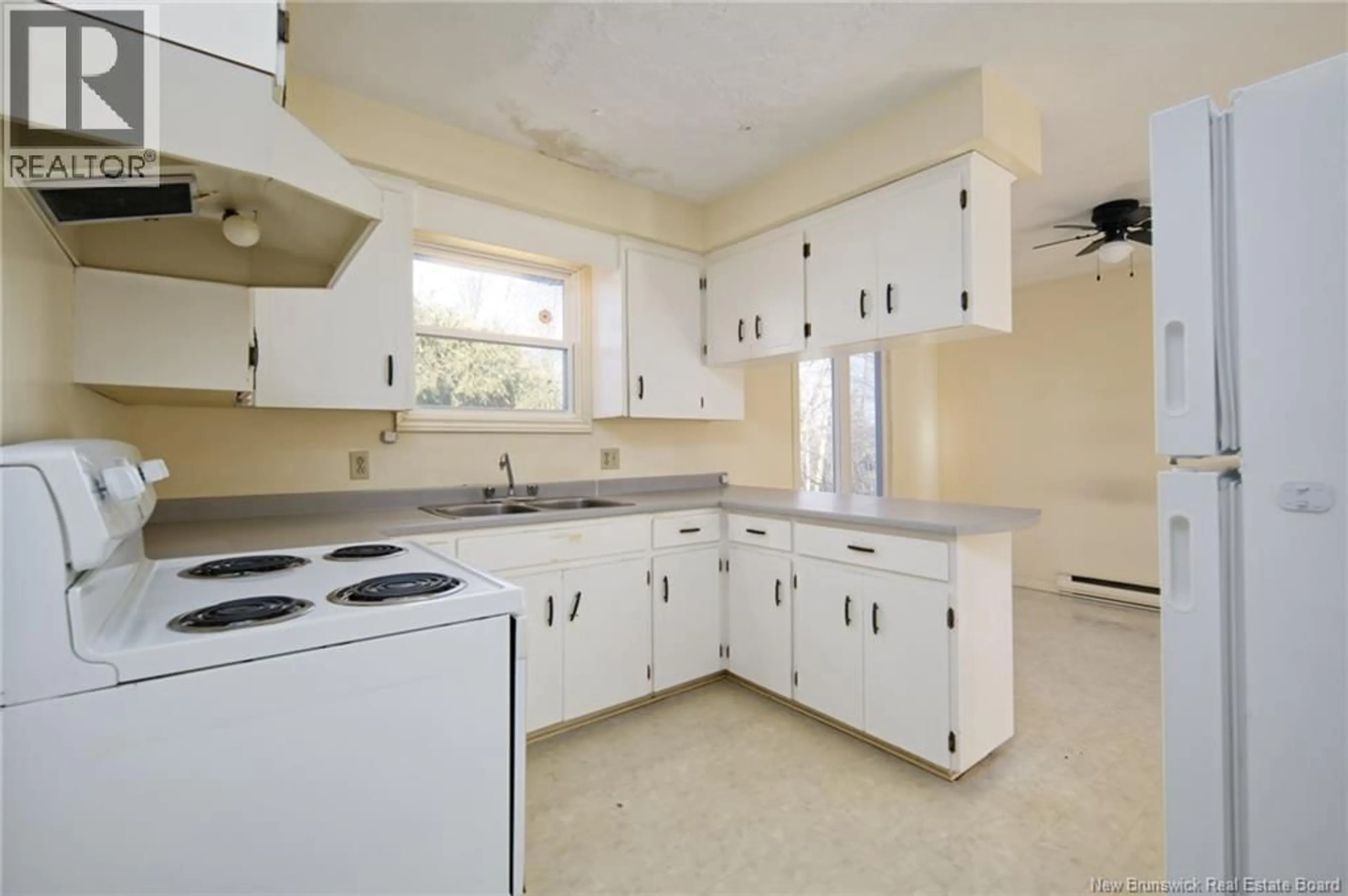 Standard kitchen, ceramic/tile floor for 59 DOYLE COURT, Fredericton New Brunswick E3B5T3