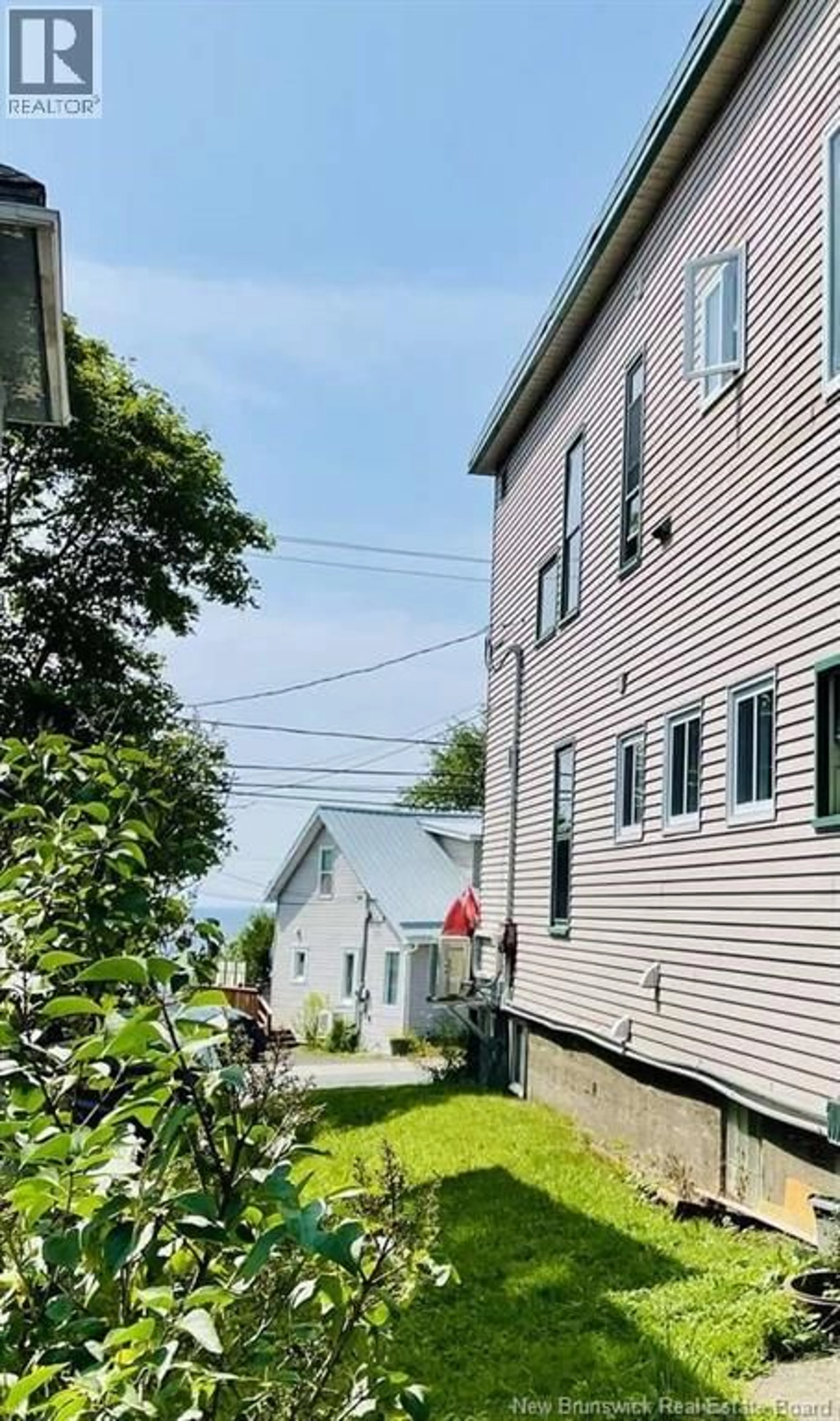 A pic from outside/outdoor area/front of a property/back of a property/a pic from drone, street for 458 SUMMER STREET, Saint John New Brunswick E2M2P8
