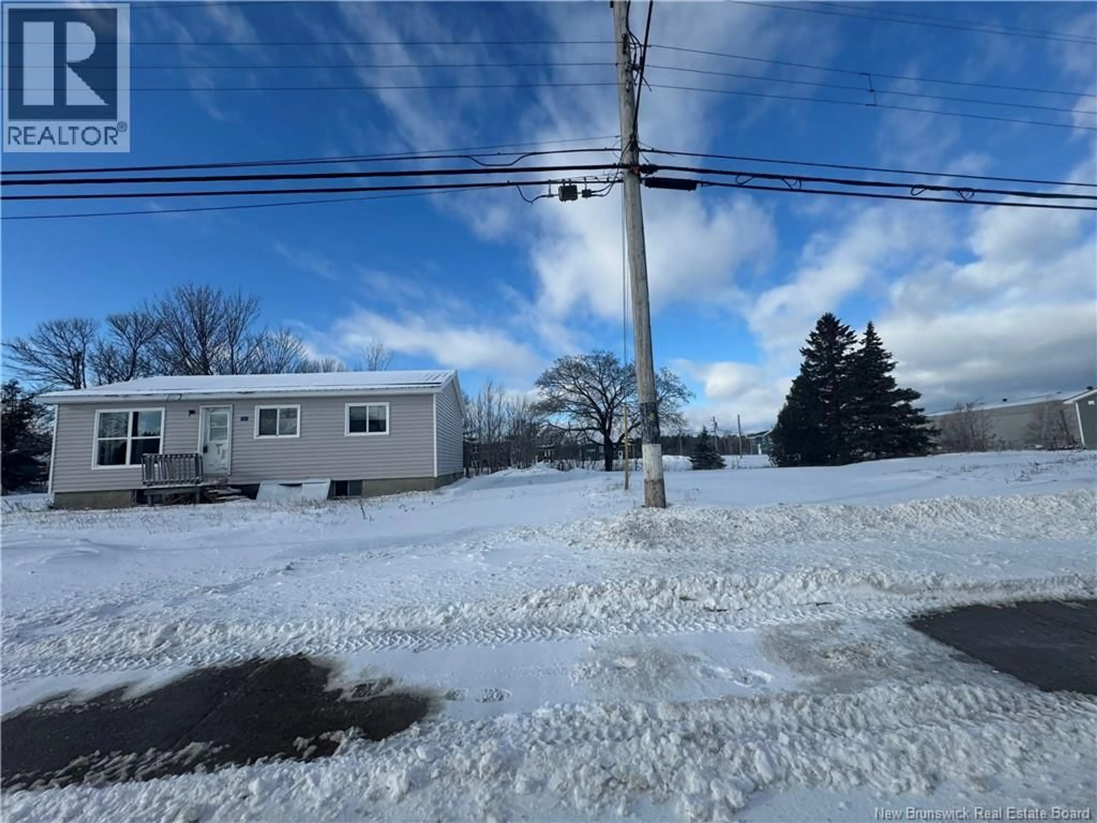 A pic from outside/outdoor area/front of a property/back of a property/a pic from drone, street for 17 MORGAN, Richibucto New Brunswick E4W4E8