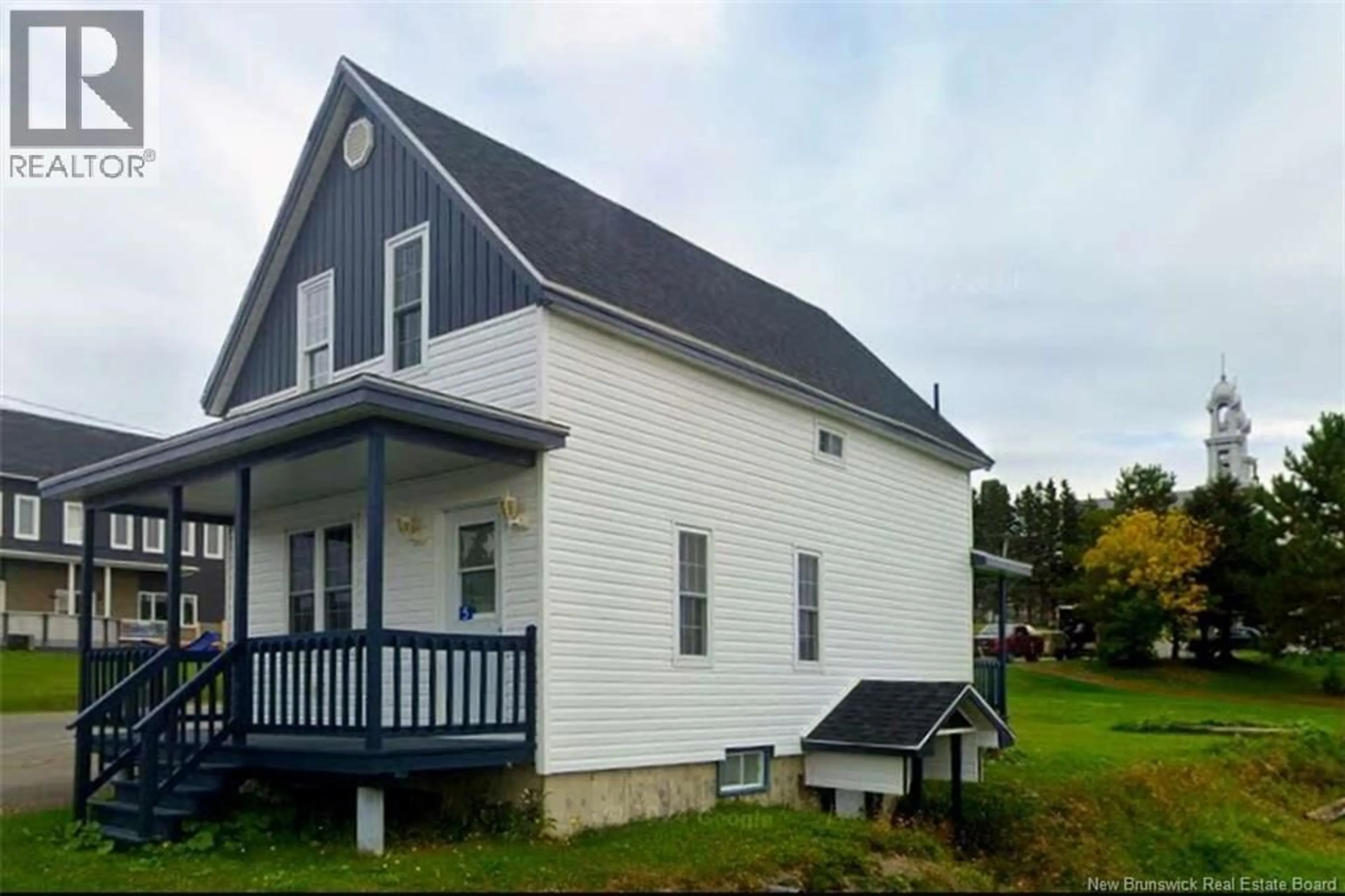 Home with vinyl exterior material, building for 5 RUE ELIZABETH, Sainte-Anne-De-Madawaska New Brunswick E7E1G8