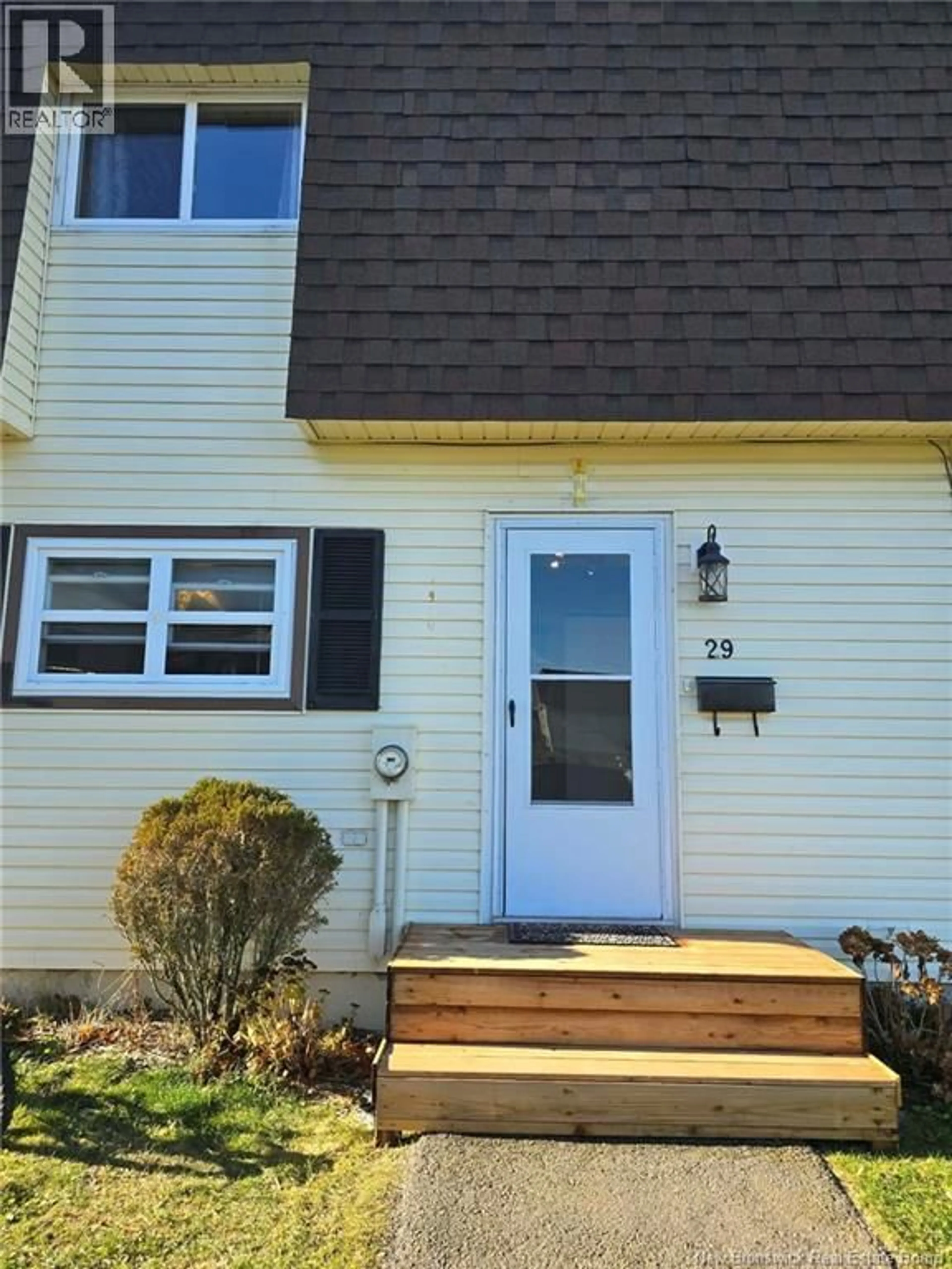 Home with vinyl exterior material, street for 29 WESTVALE PARK PLACE, Saint John New Brunswick E2M5B4