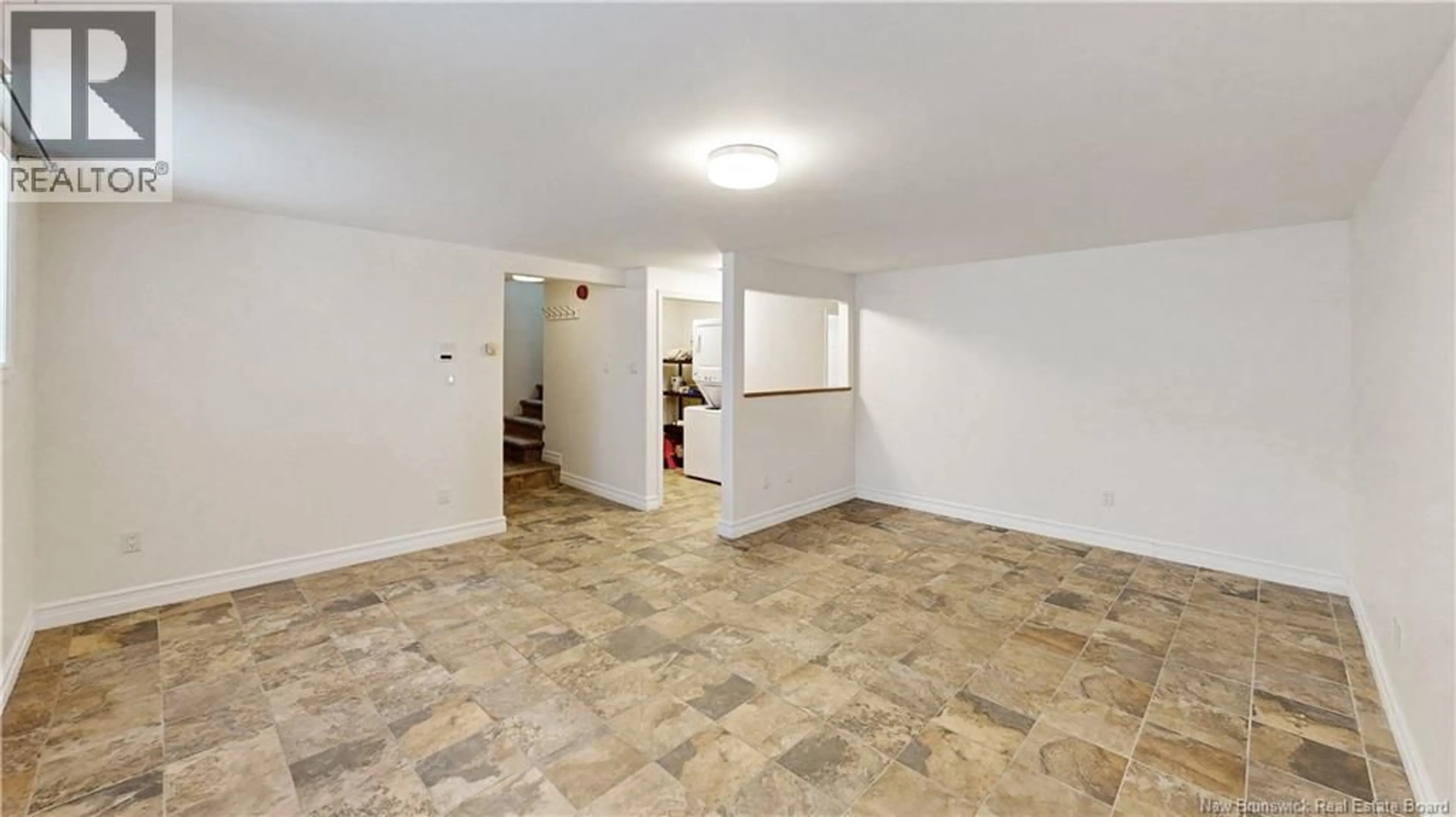 Indoor foyer for 11 - 215 KING STREET, Saint John New Brunswick E2G1N2