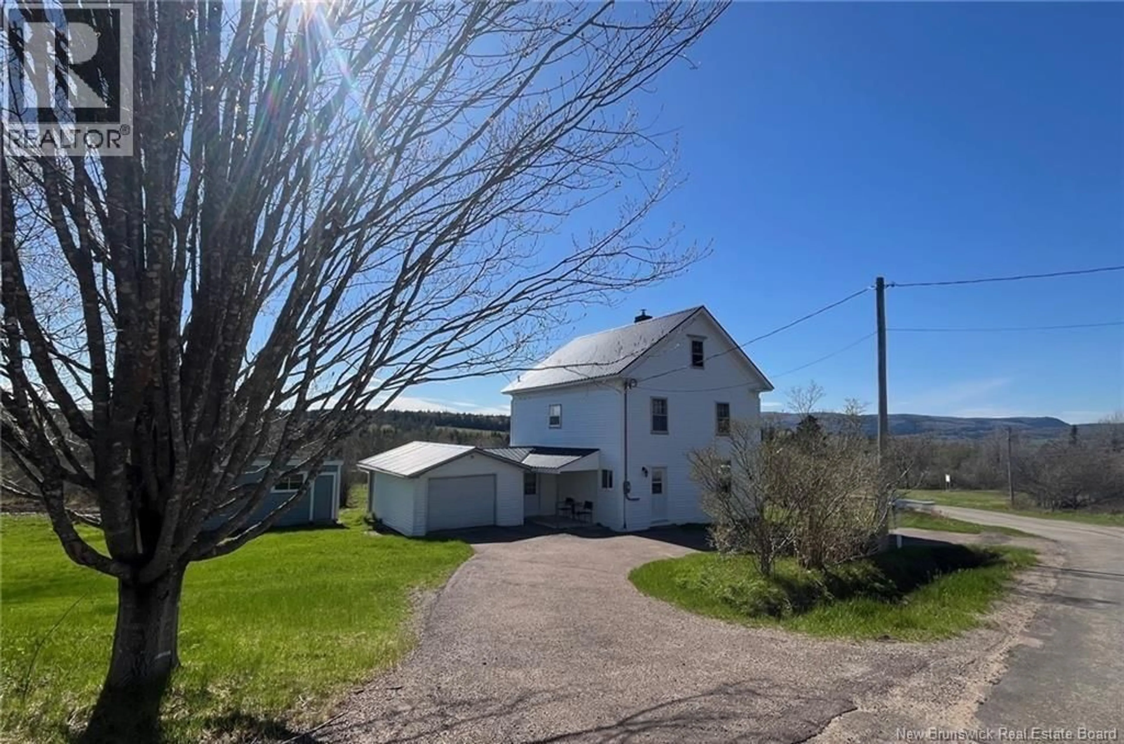 A pic from outside/outdoor area/front of a property/back of a property/a pic from drone, water/lake/river/ocean view for 386 ROUTE 915, Harvey Bank New Brunswick E4H2M2