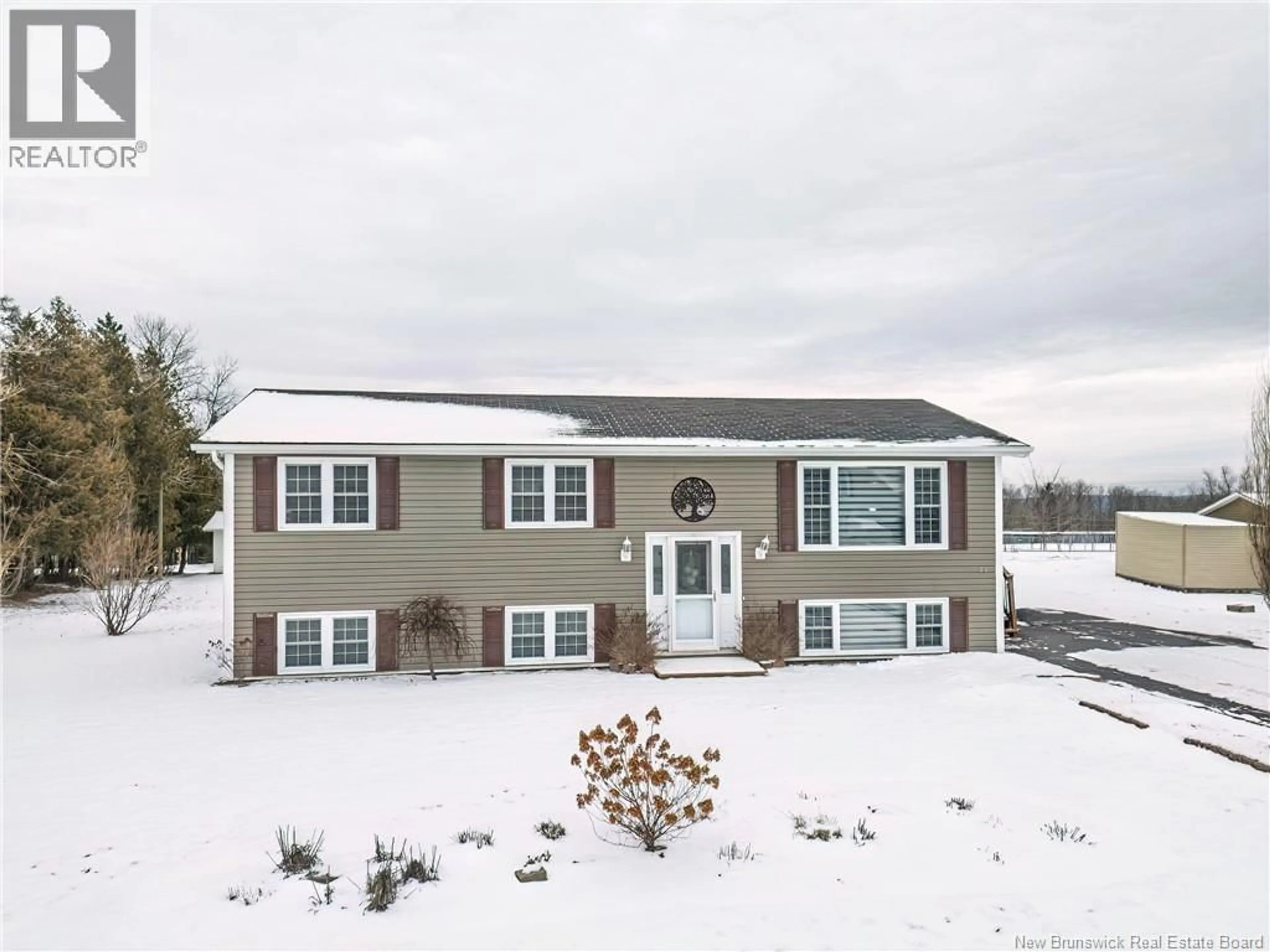 Home with vinyl exterior material, building for 56 CENTENNIAL, Plaster Rock New Brunswick E7G1H5