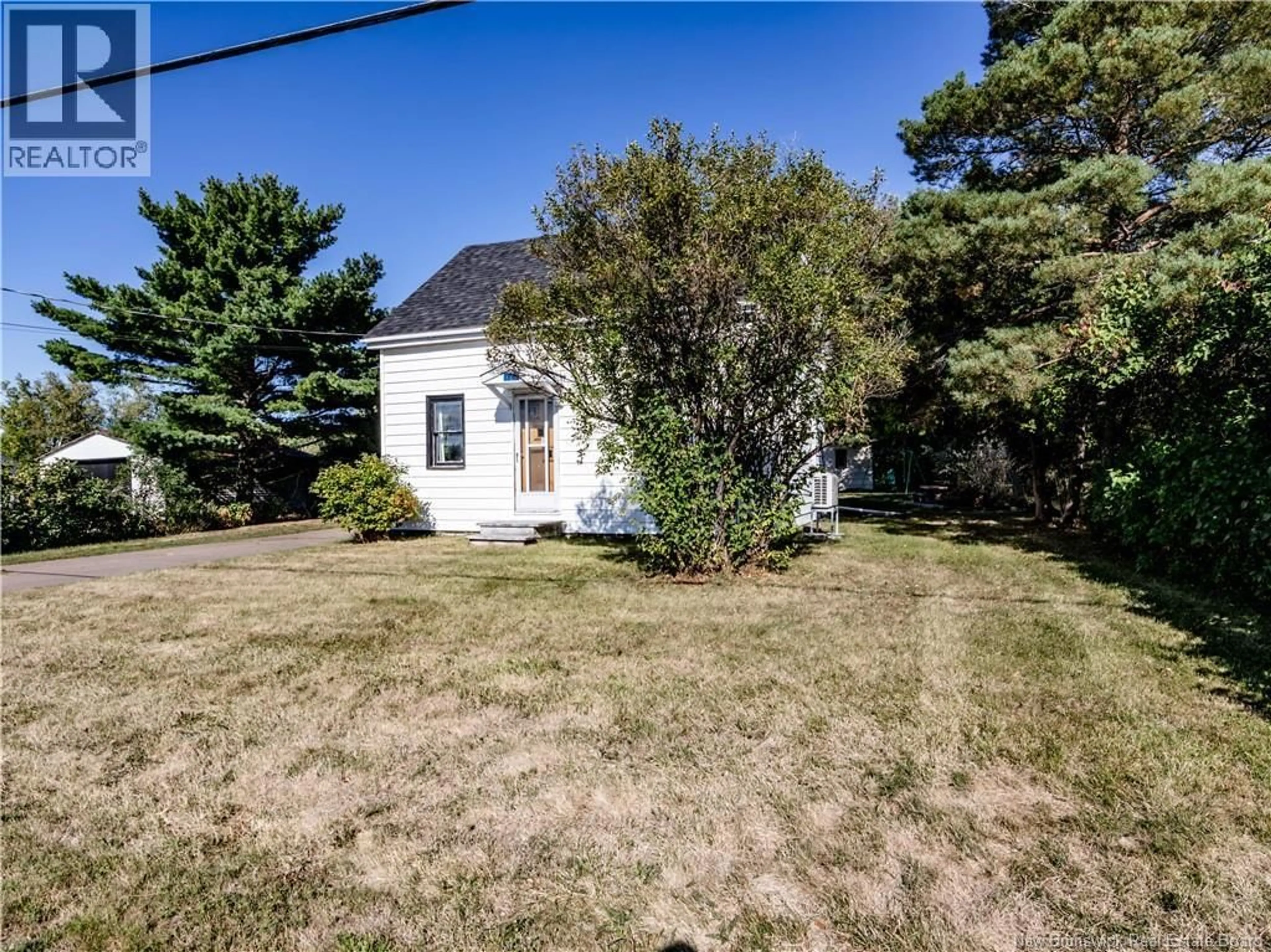 A pic from outside/outdoor area/front of a property/back of a property/a pic from drone, street for 6 YORK STREET, Rexton New Brunswick E4W2G8