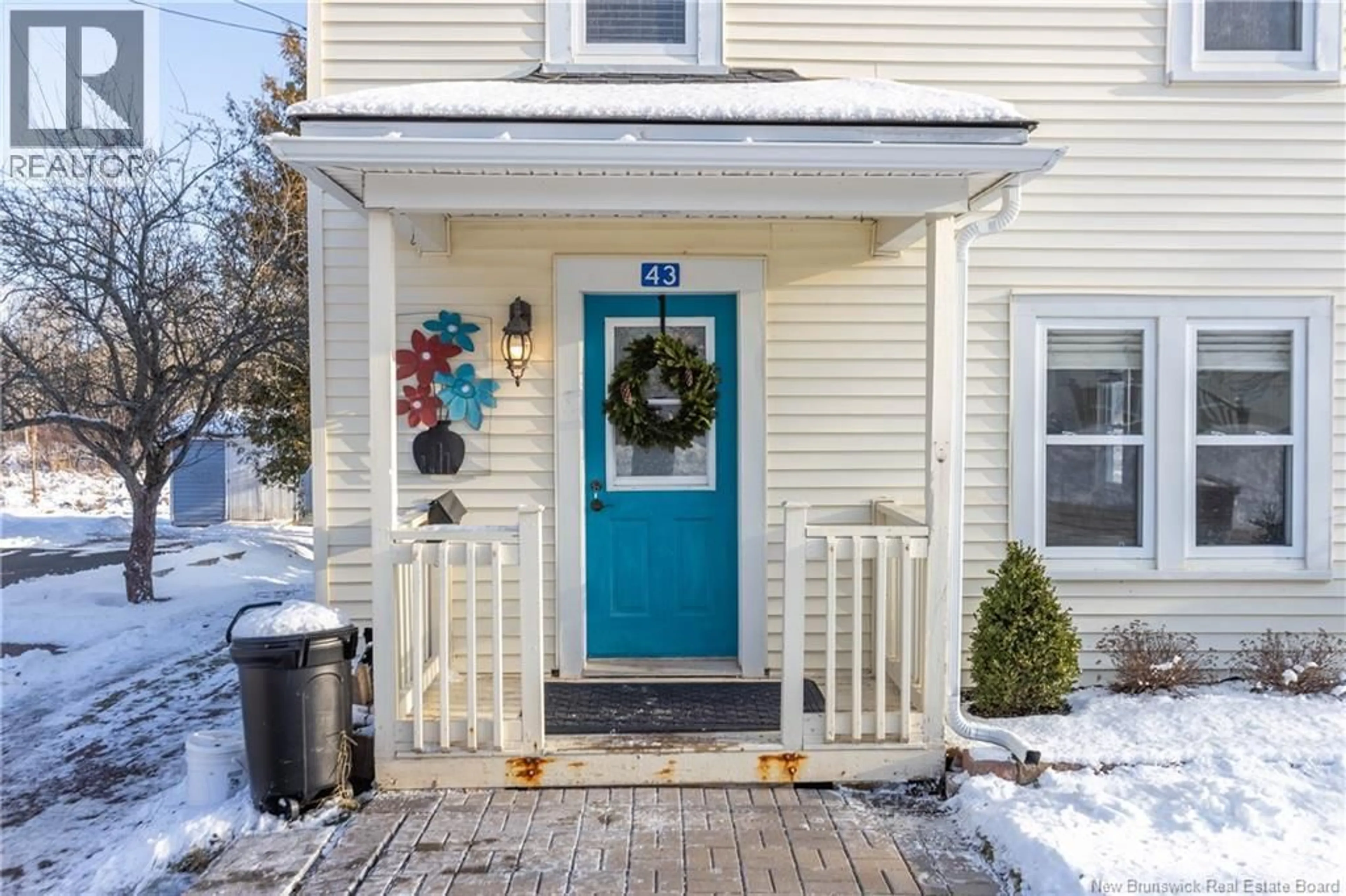 Indoor entryway for 43 SQUIRE STREET, Sackville New Brunswick E4L4K8