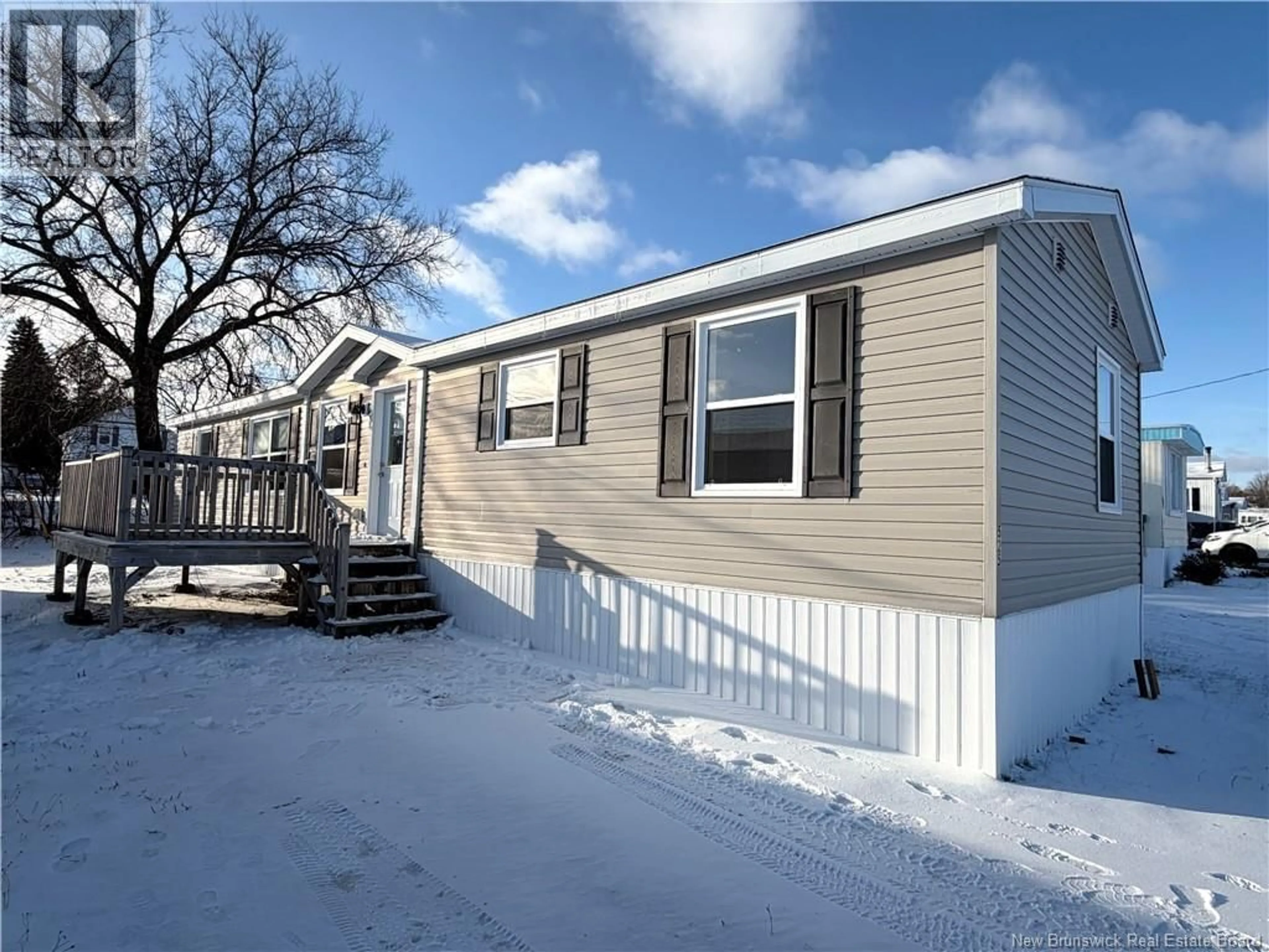 Home with vinyl exterior material, street for 525 KENT AVENUE, Bathurst New Brunswick E2A2T2