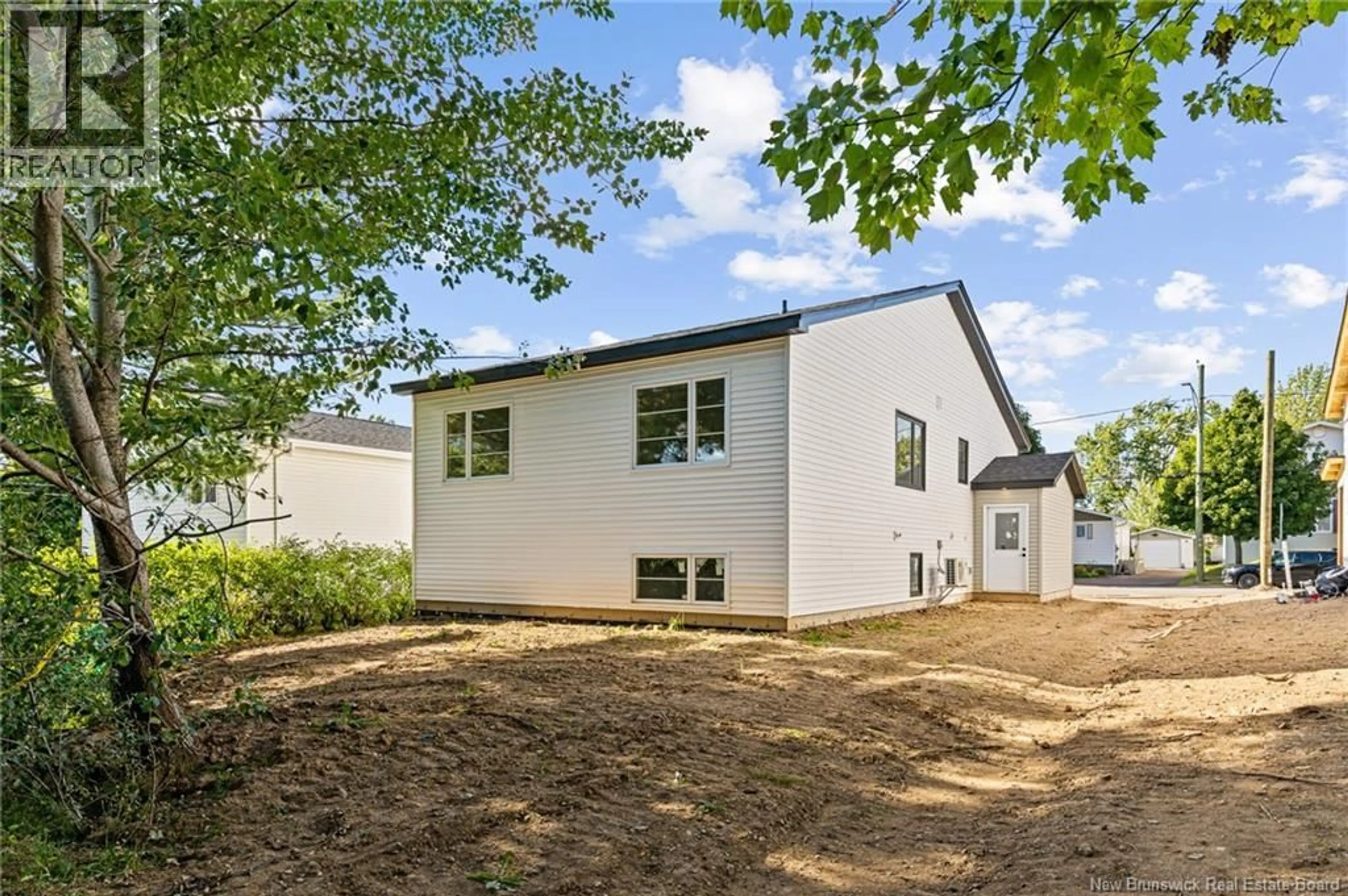 Home with vinyl exterior material, building for 220 GOULD STREET, Dieppe New Brunswick E1A1V1