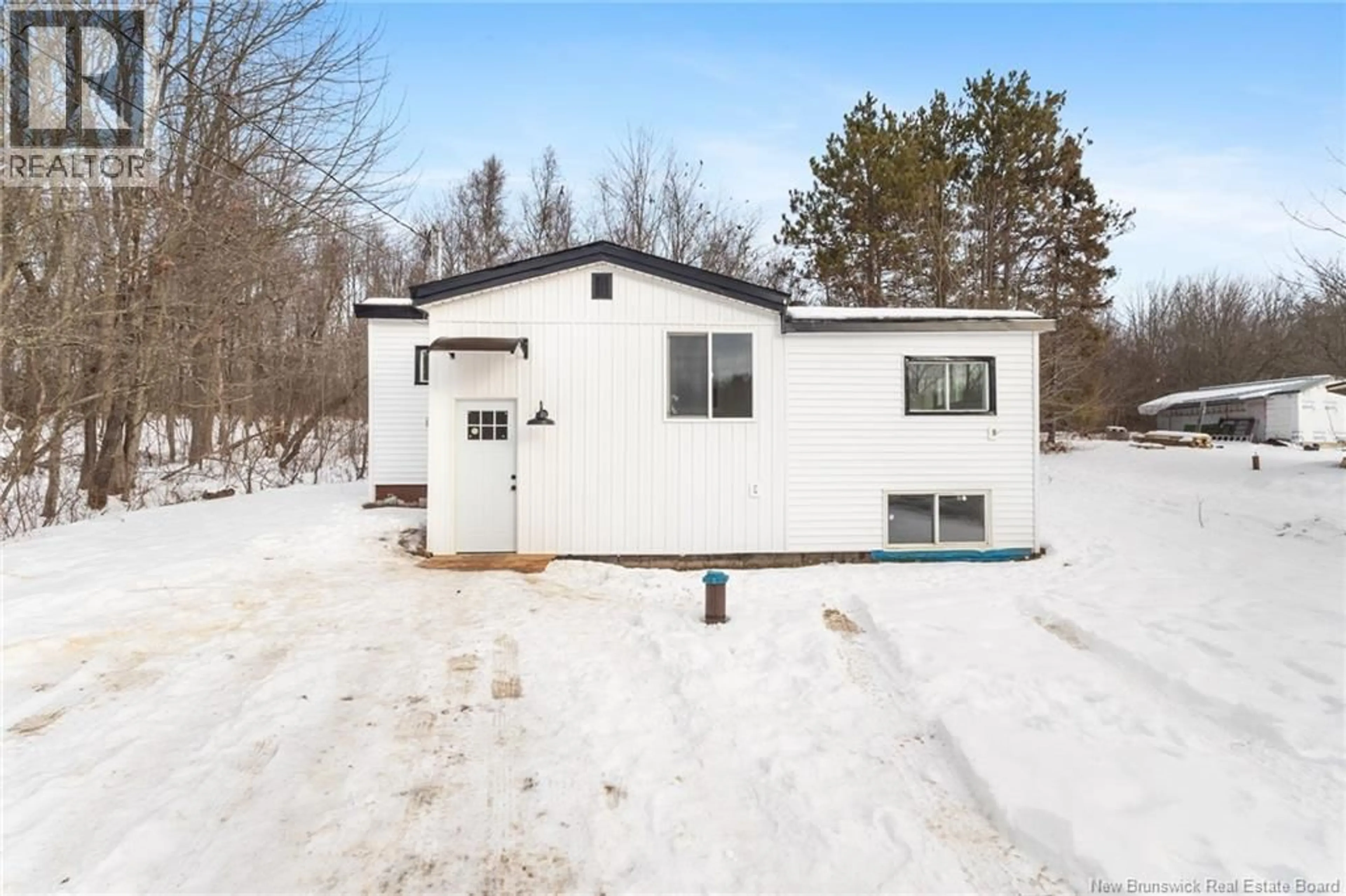 A pic from outside/outdoor area/front of a property/back of a property/a pic from drone, building for 391 NORTHFIELD AVENUE, Minto New Brunswick E4B3Z2