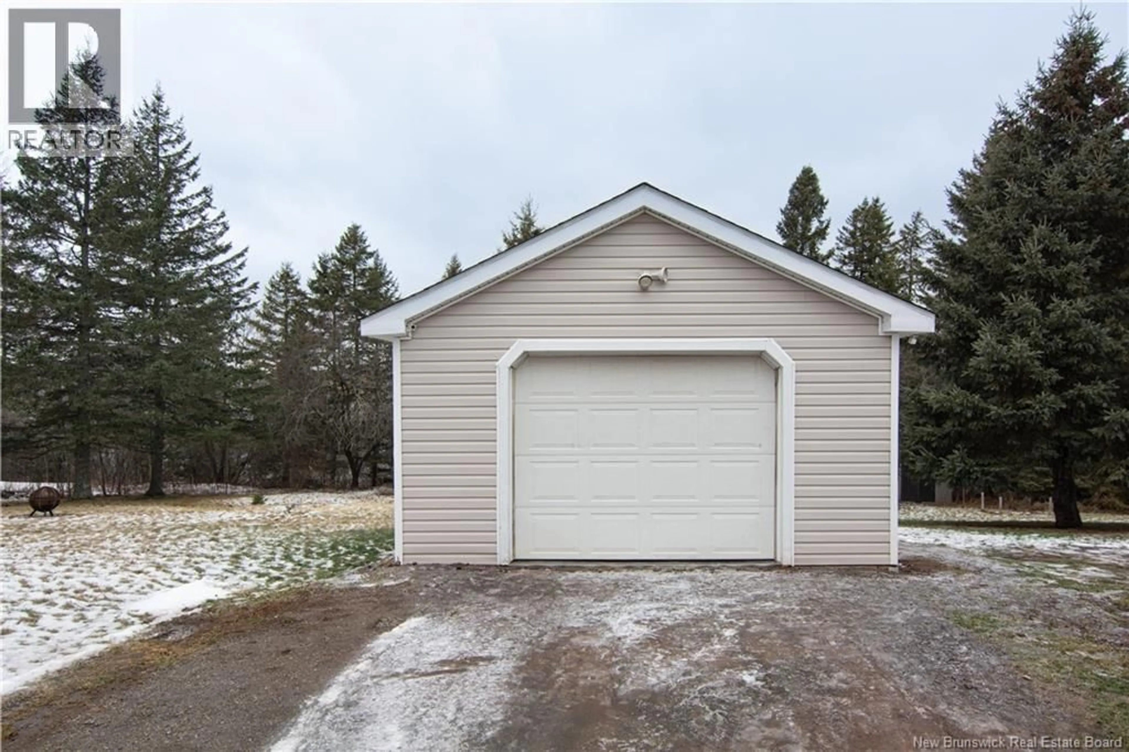 Indoor garage for 124 NEPISIGUIT, Dieppe New Brunswick E1A7N1