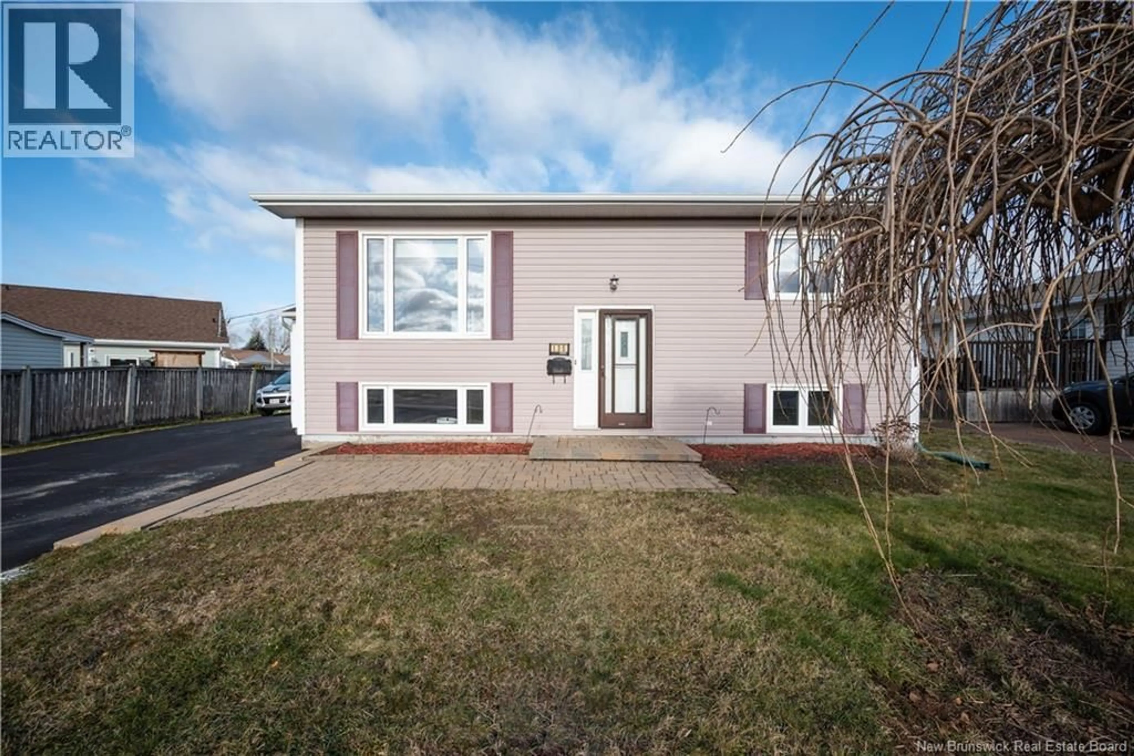 Home with vinyl exterior material, street for 135 VIRGINIA AVENUE, Dieppe New Brunswick E1A5N3