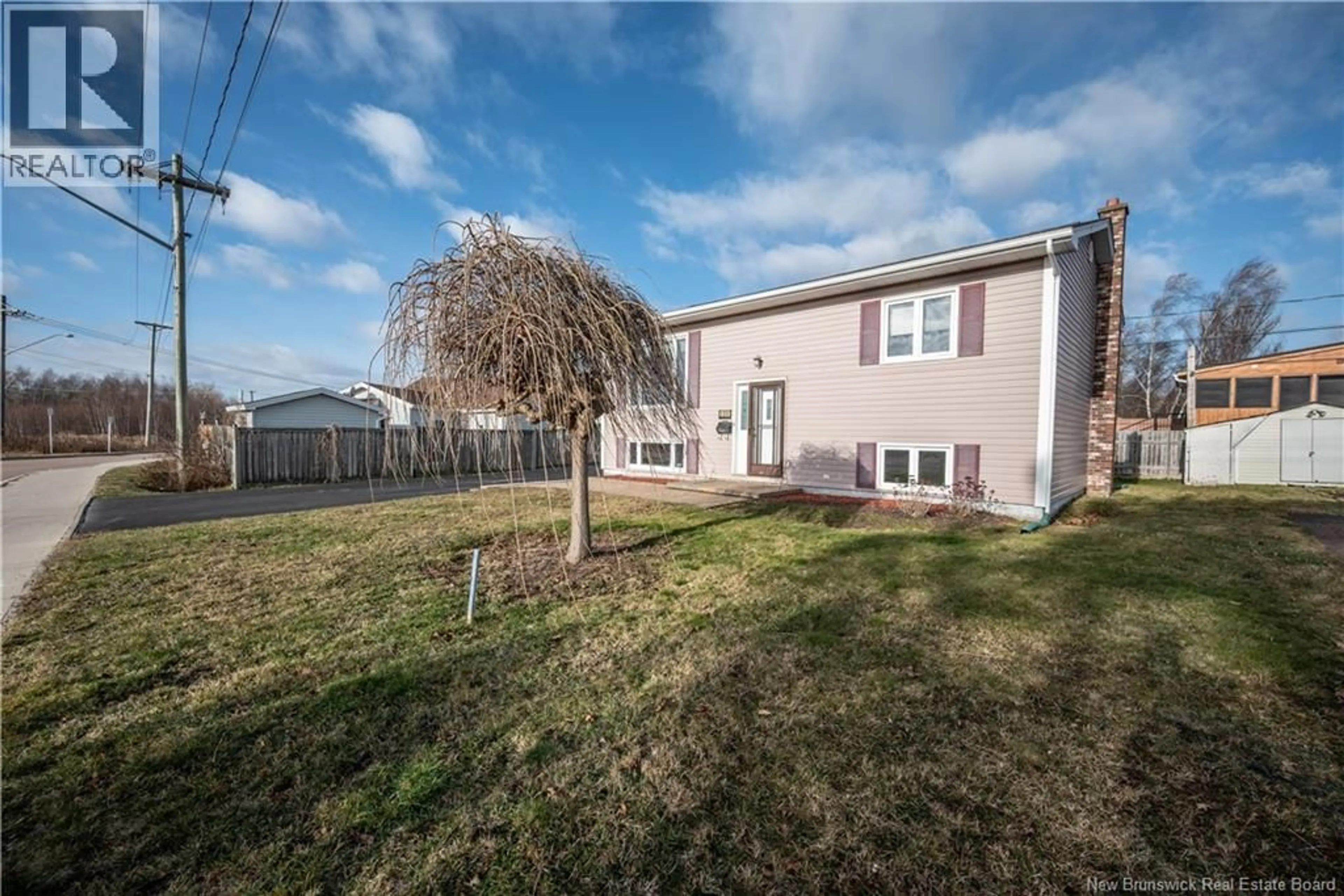 A pic from outside/outdoor area/front of a property/back of a property/a pic from drone, street for 135 VIRGINIA AVENUE, Dieppe New Brunswick E1A5N3