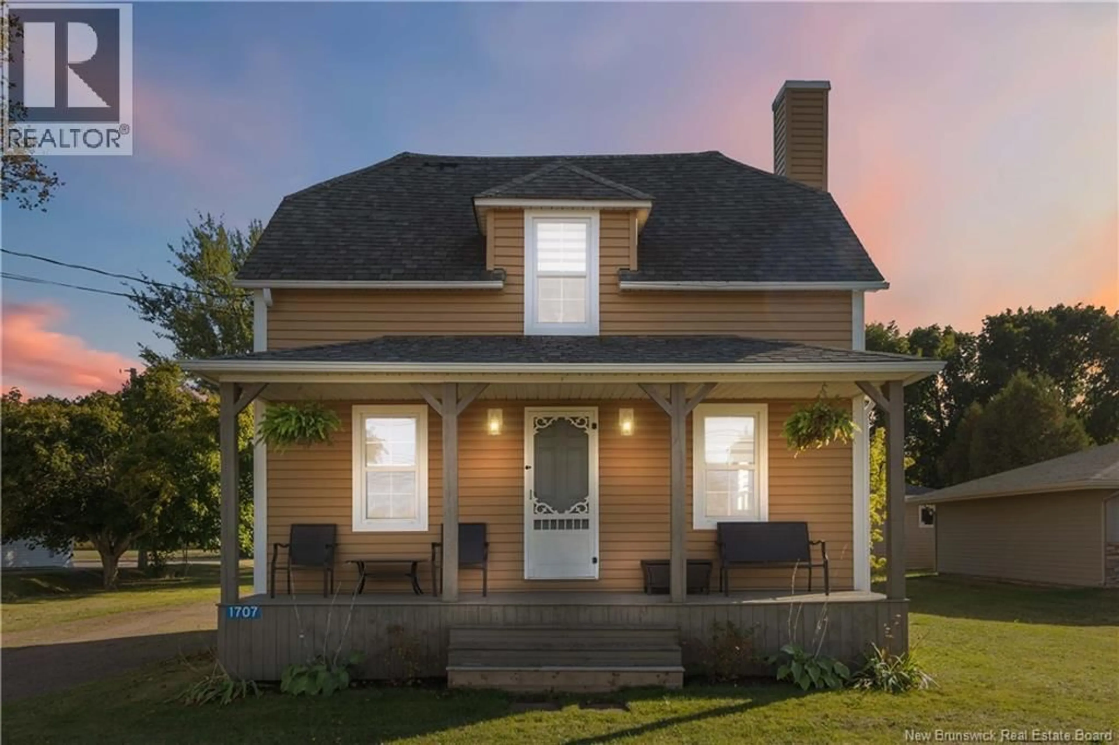 Home with vinyl exterior material, street for 1707 ROUTE 133, Grand-Barachois New Brunswick E4P8H8