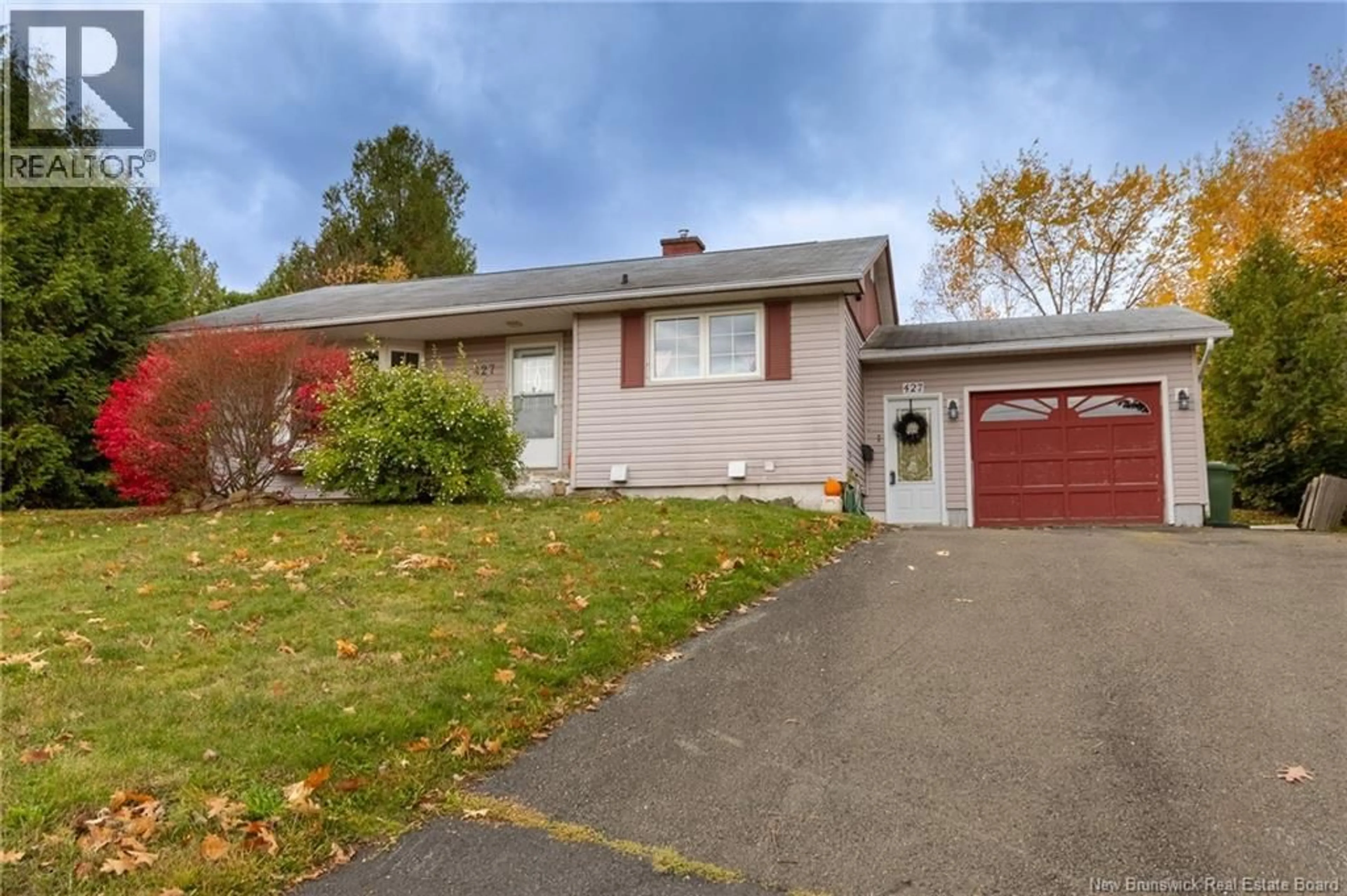 Home with vinyl exterior material, street for 427 HOLDEN STREET, Oromocto New Brunswick E2V1G2