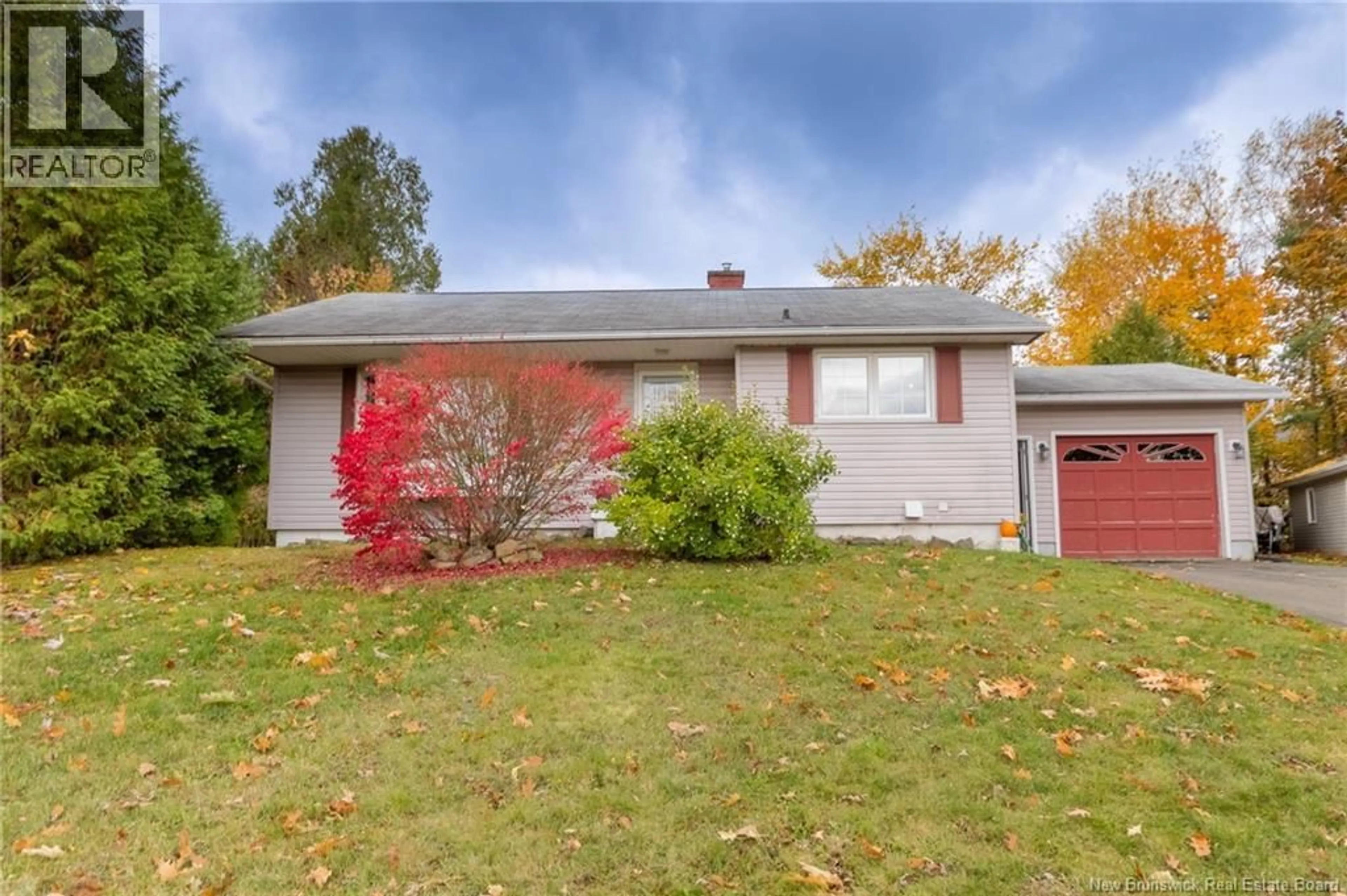 Home with vinyl exterior material, street for 427 HOLDEN STREET, Oromocto New Brunswick E2V1G2